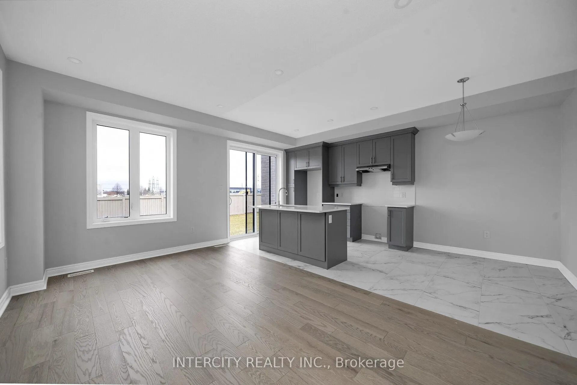 Photo 5 of 182 Mumbai Drive, Markham, Middlefield — HOMEH