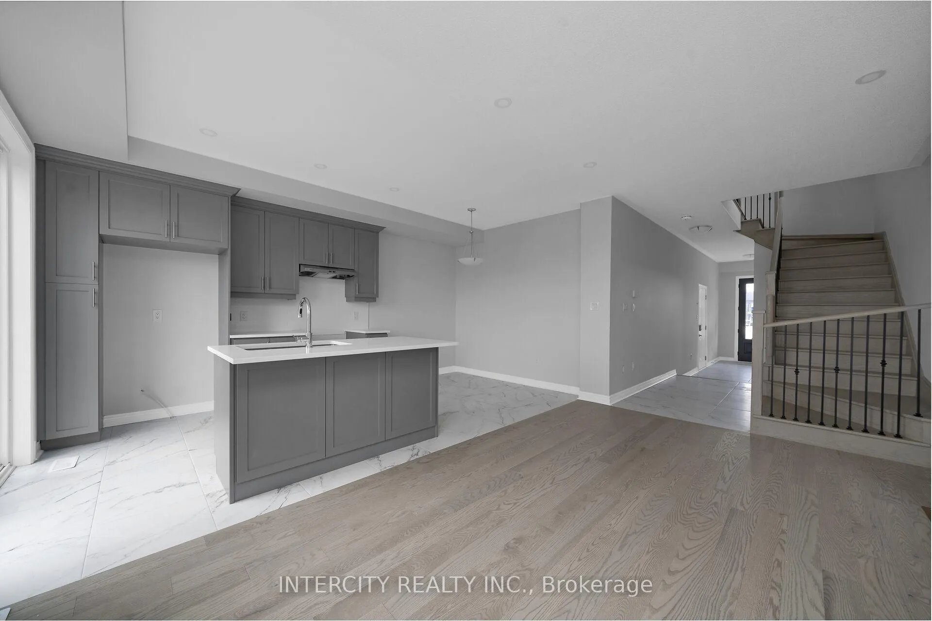 Photo 6 of 182 Mumbai Drive, Markham, Middlefield — HOMEH