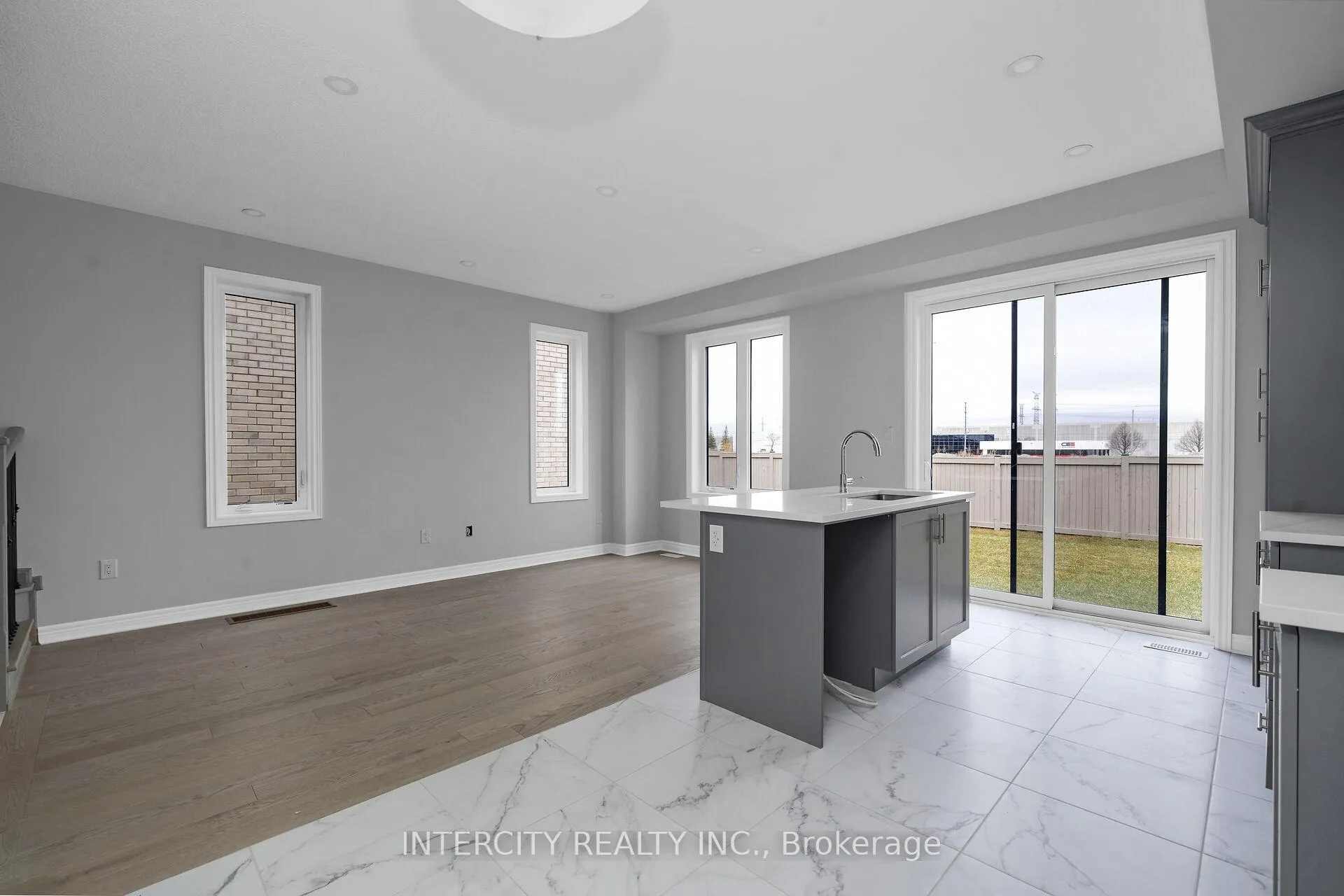 Photo 7 of 182 Mumbai Drive, Markham, Middlefield — HOMEH