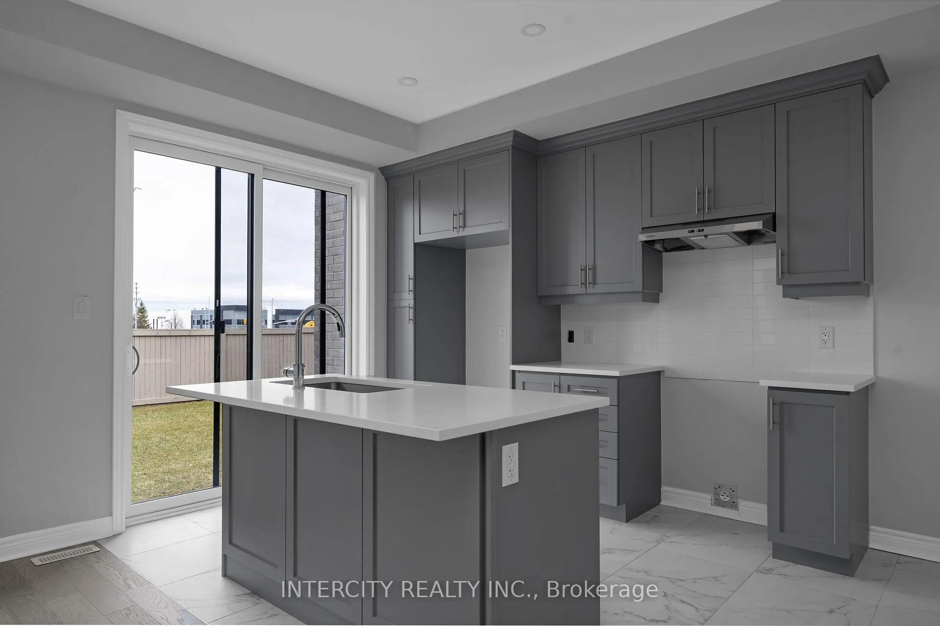 Photo 8 of 182 Mumbai Drive, Markham, Middlefield — HOMEH
