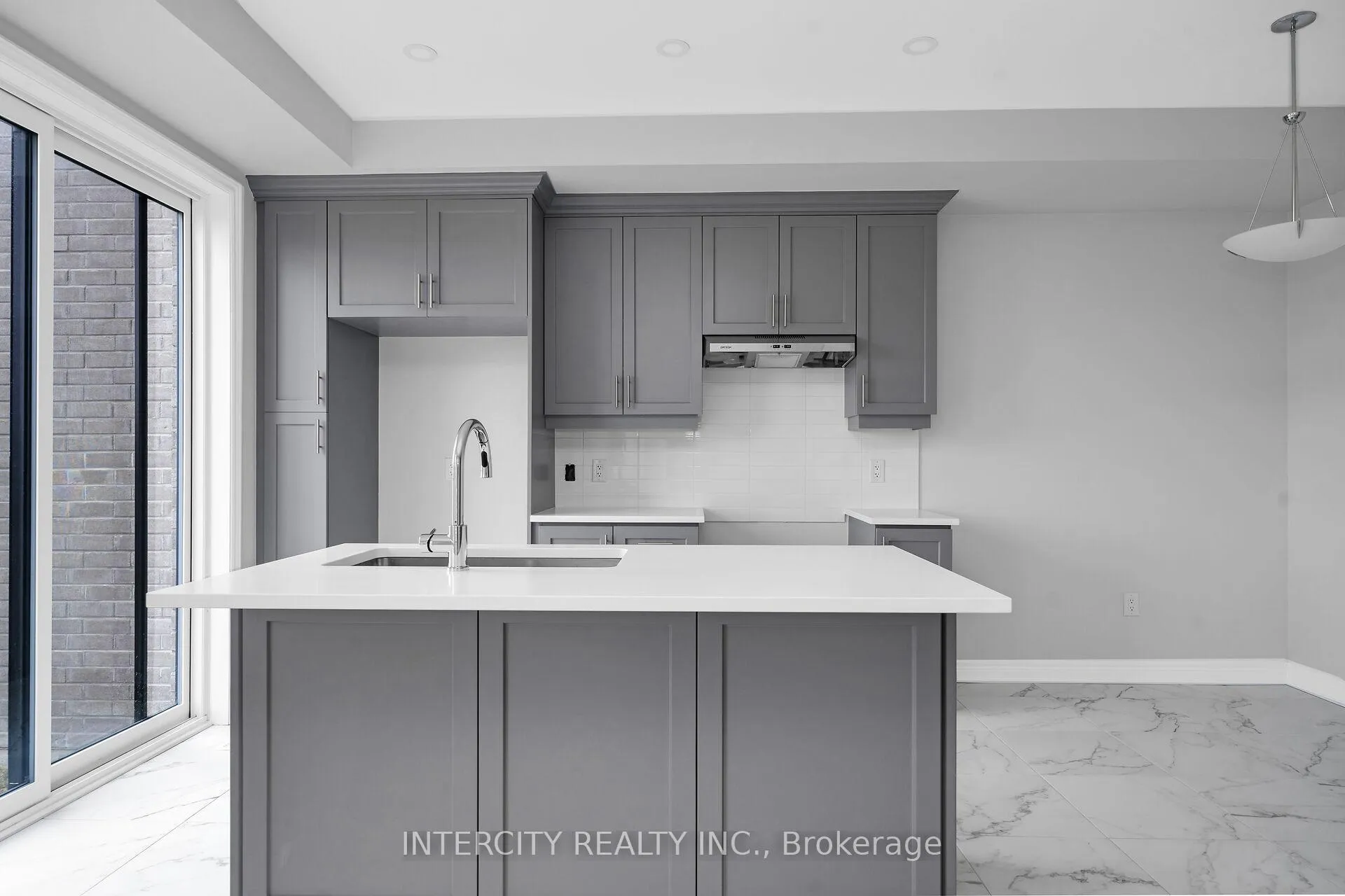 Photo 9 of 182 Mumbai Drive, Markham, Middlefield — HOMEH