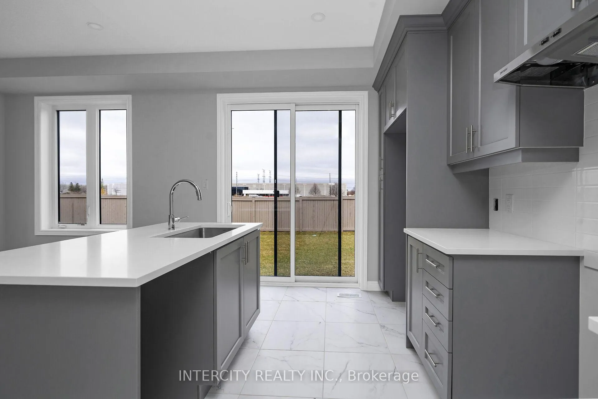 Photo 10 of 182 Mumbai Drive, Markham, Middlefield — HOMEH