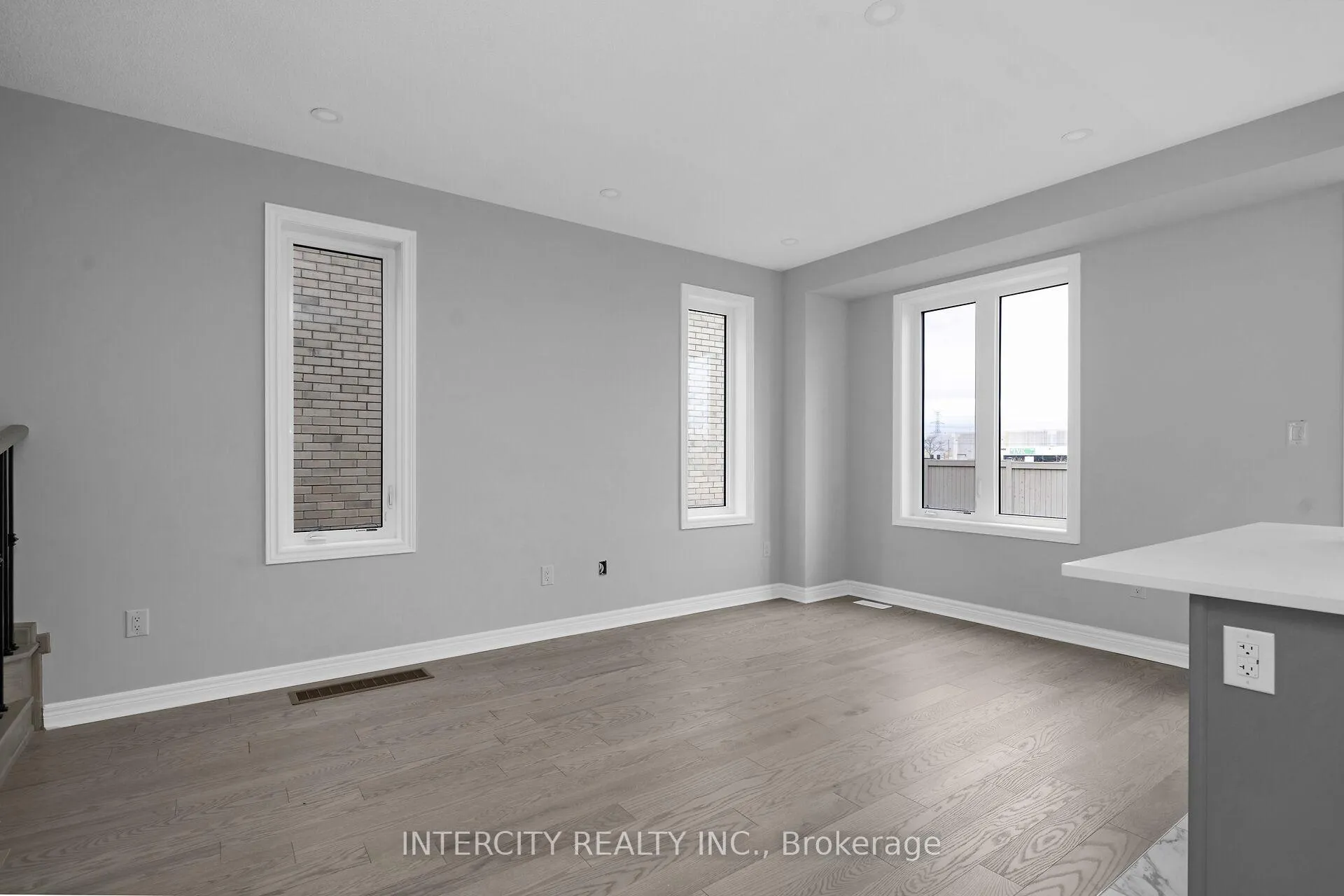 Photo 12 of 182 Mumbai Drive, Markham, Middlefield — HOMEH