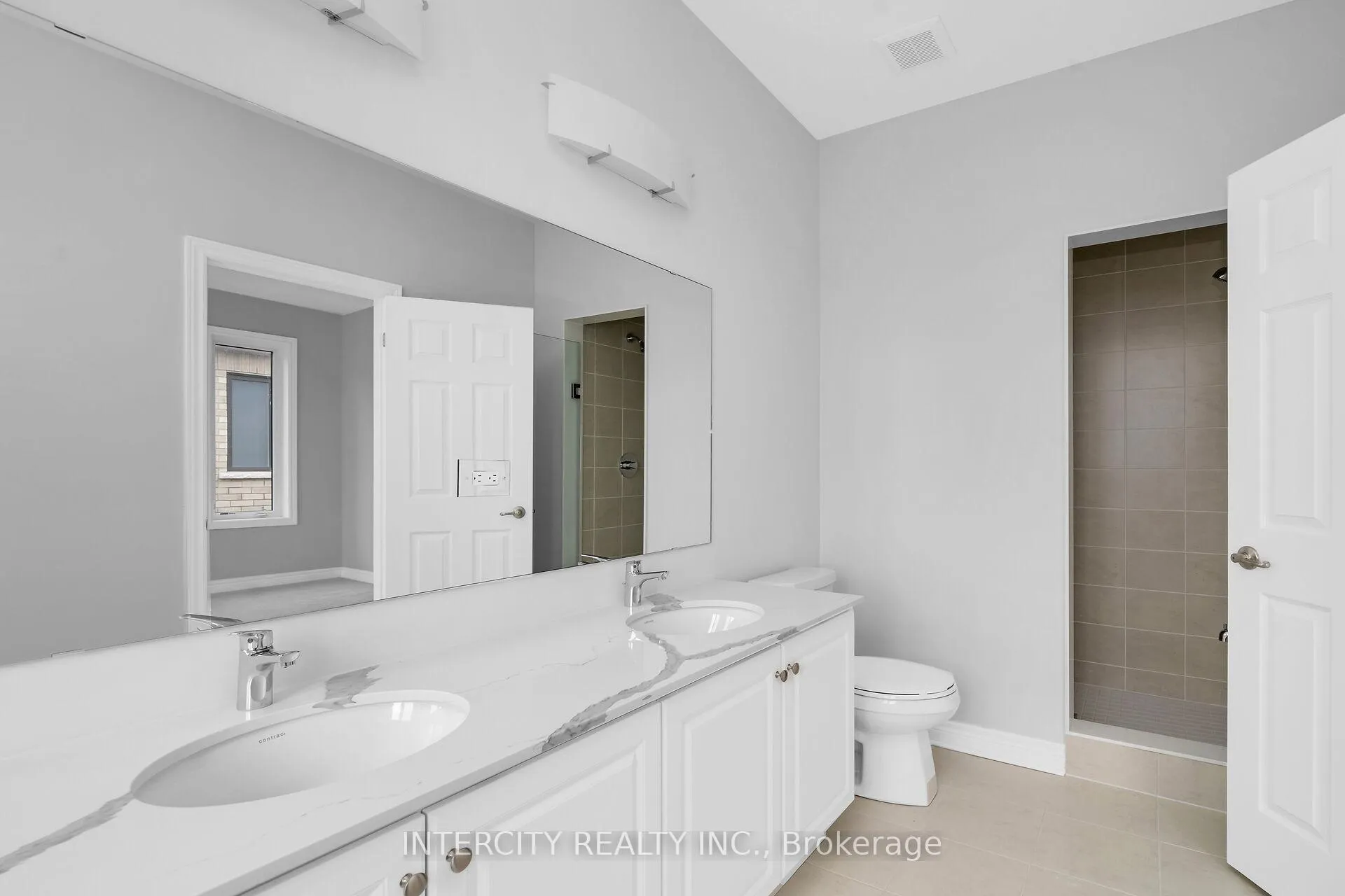 Photo 17 of 182 Mumbai Drive, Markham, Middlefield — HOMEH