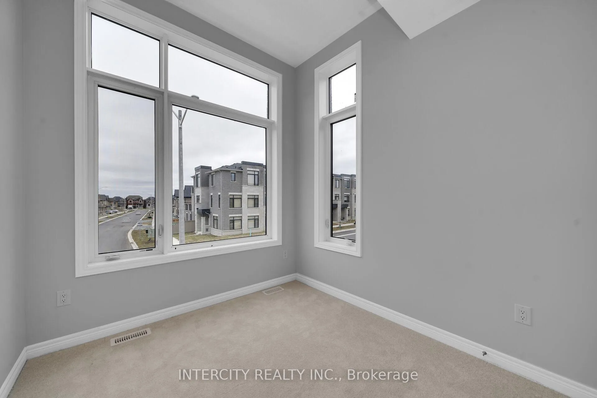 Photo 21 of 182 Mumbai Drive, Markham, Middlefield — HOMEH