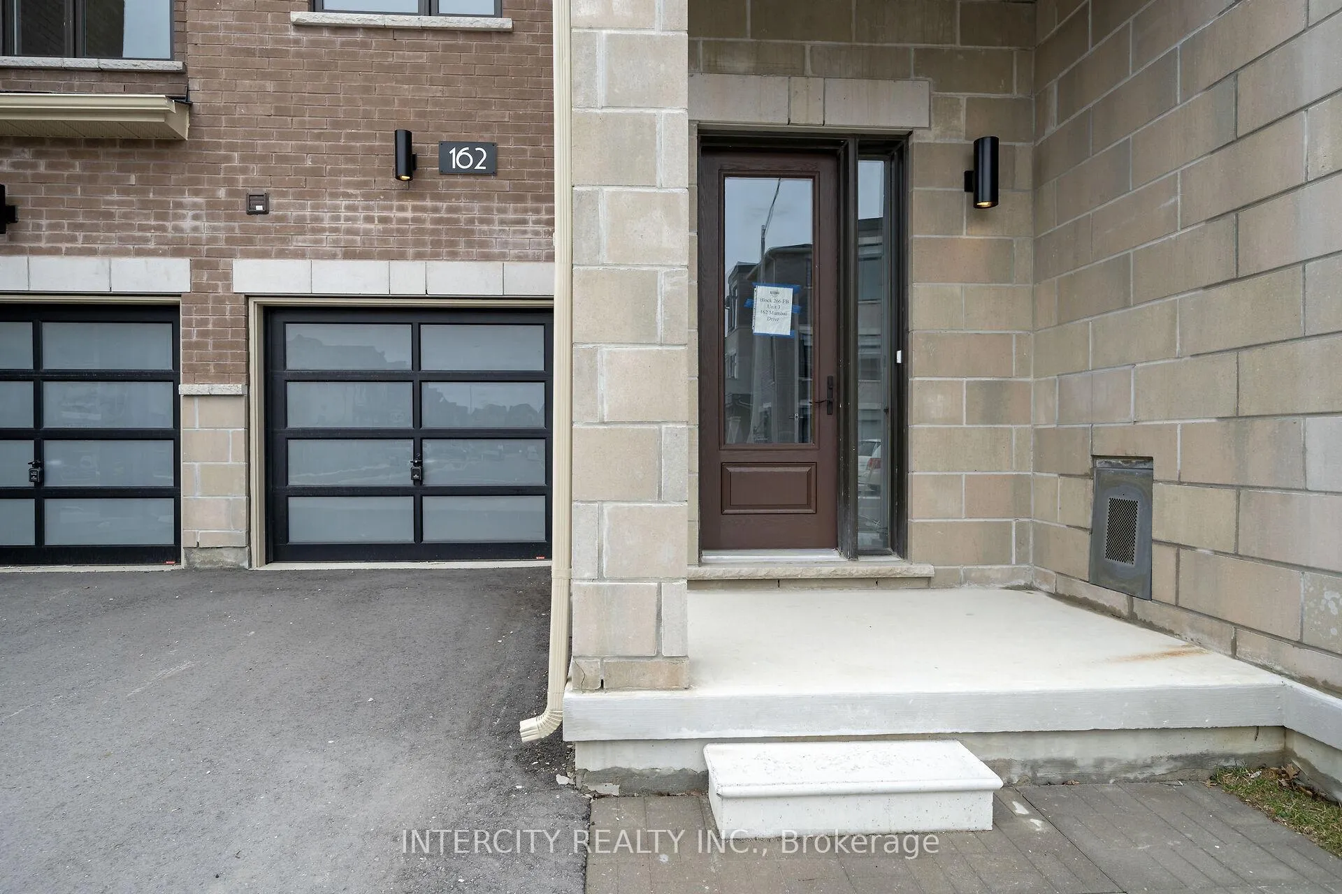Photo 2 of 162 Mumbai Drive, Markham, Middlefield — HOMEH