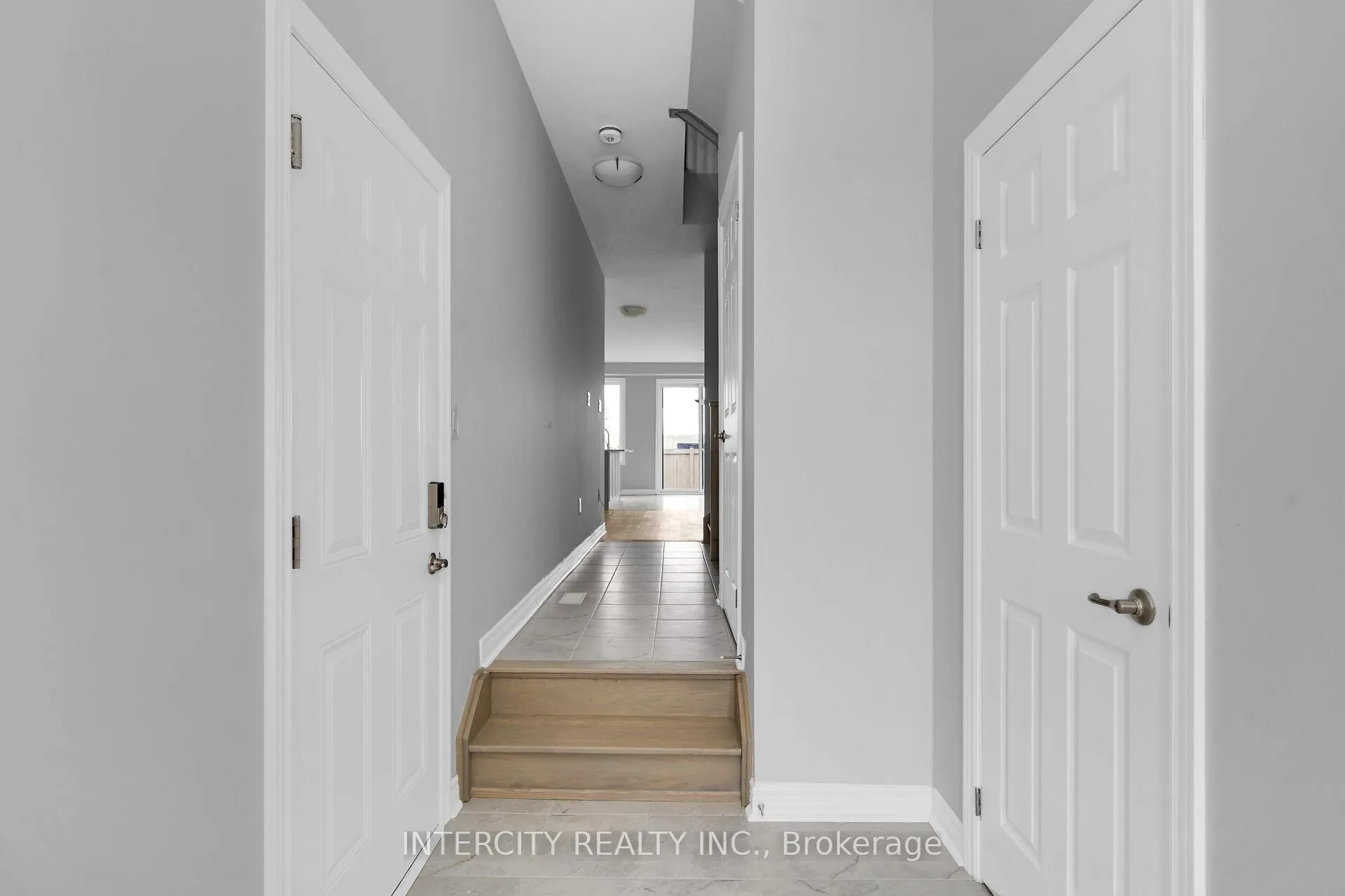 Photo 4 of 162 Mumbai Drive, Markham, Middlefield — HOMEH