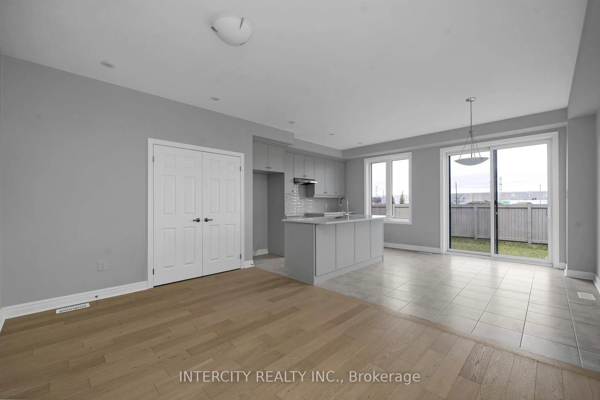 Photo 5 of 162 Mumbai Drive, Markham, Middlefield — HOMEH
