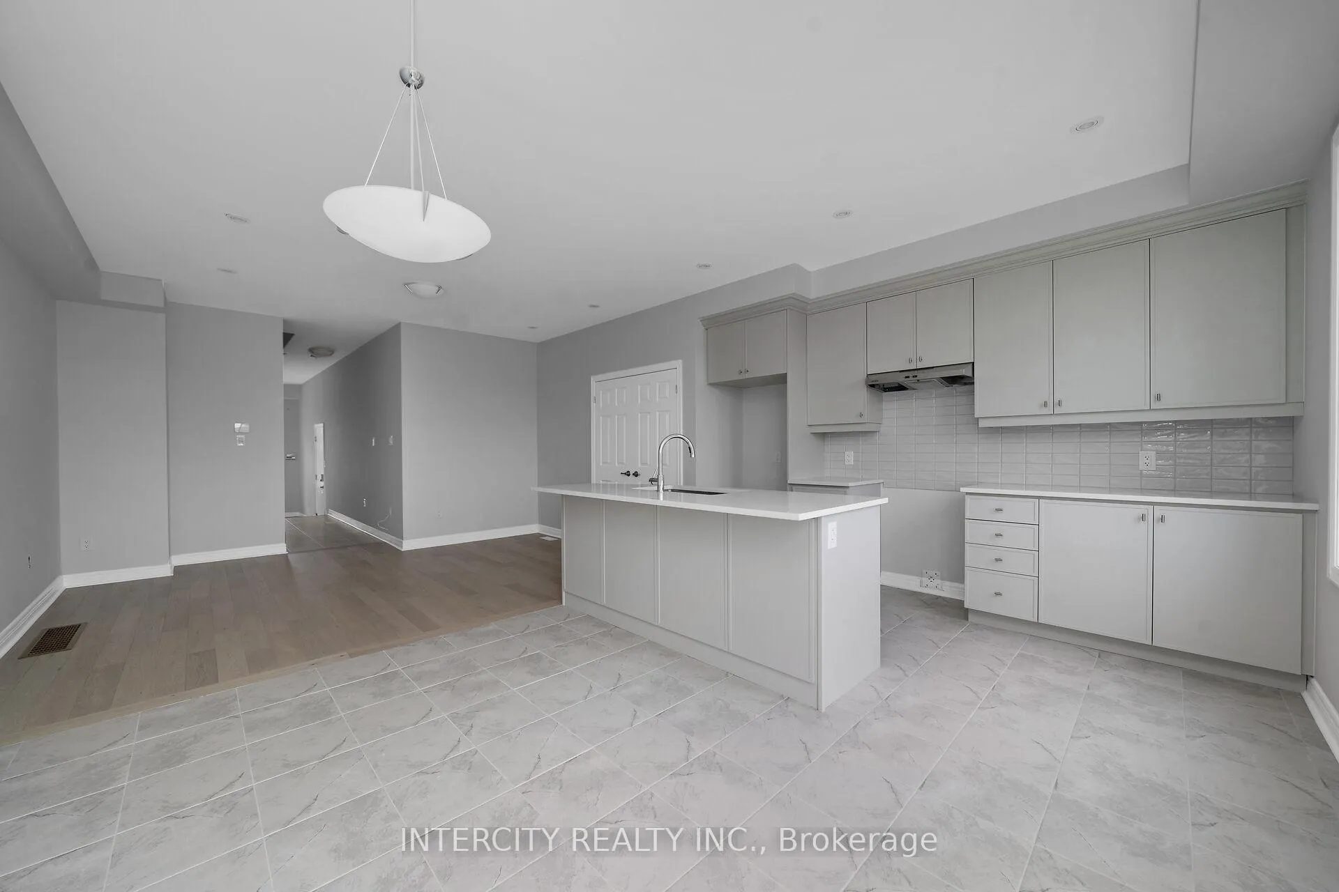 Photo 6 of 162 Mumbai Drive, Markham, Middlefield — HOMEH