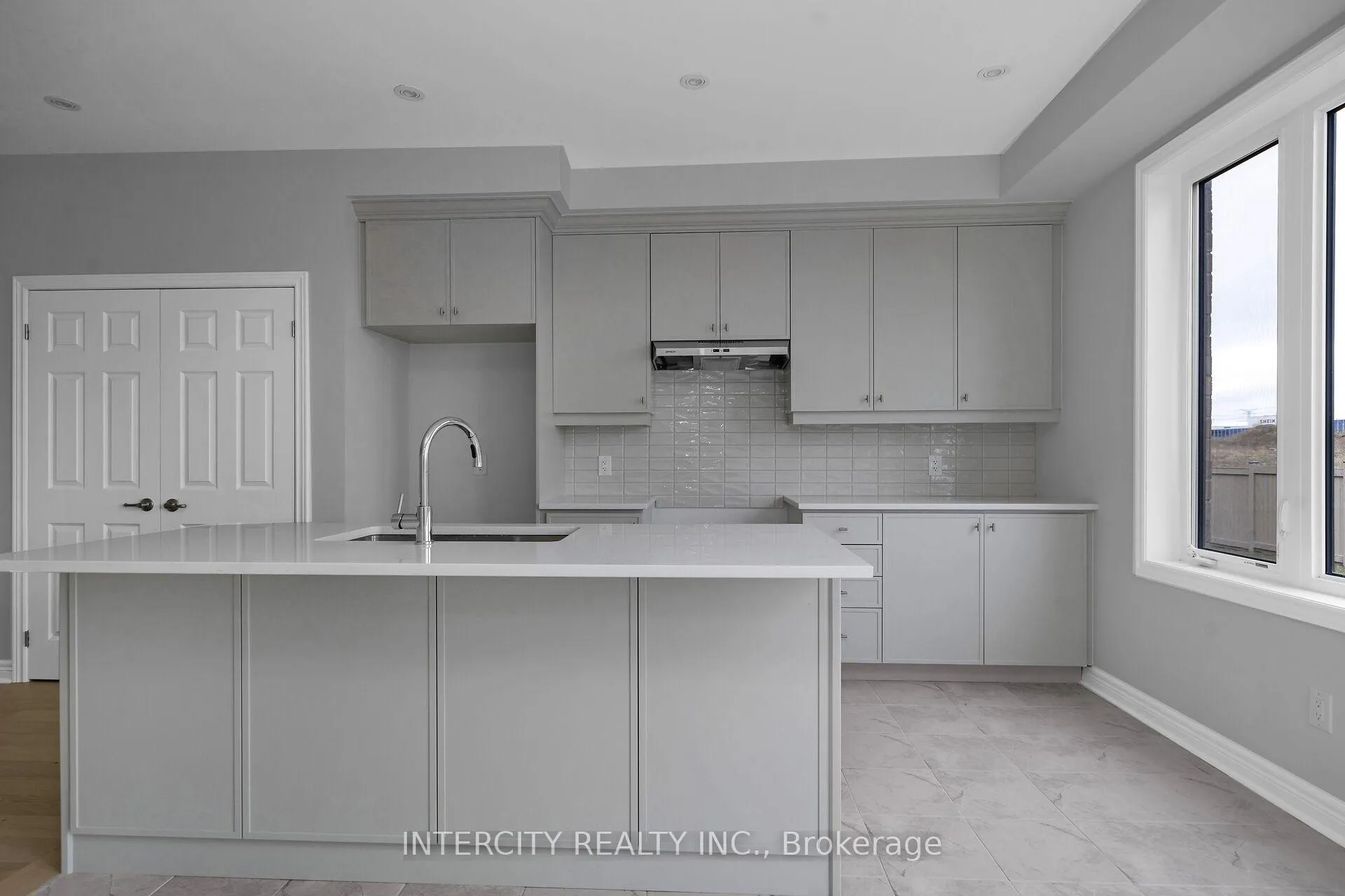 Photo 9 of 162 Mumbai Drive, Markham, Middlefield — HOMEH