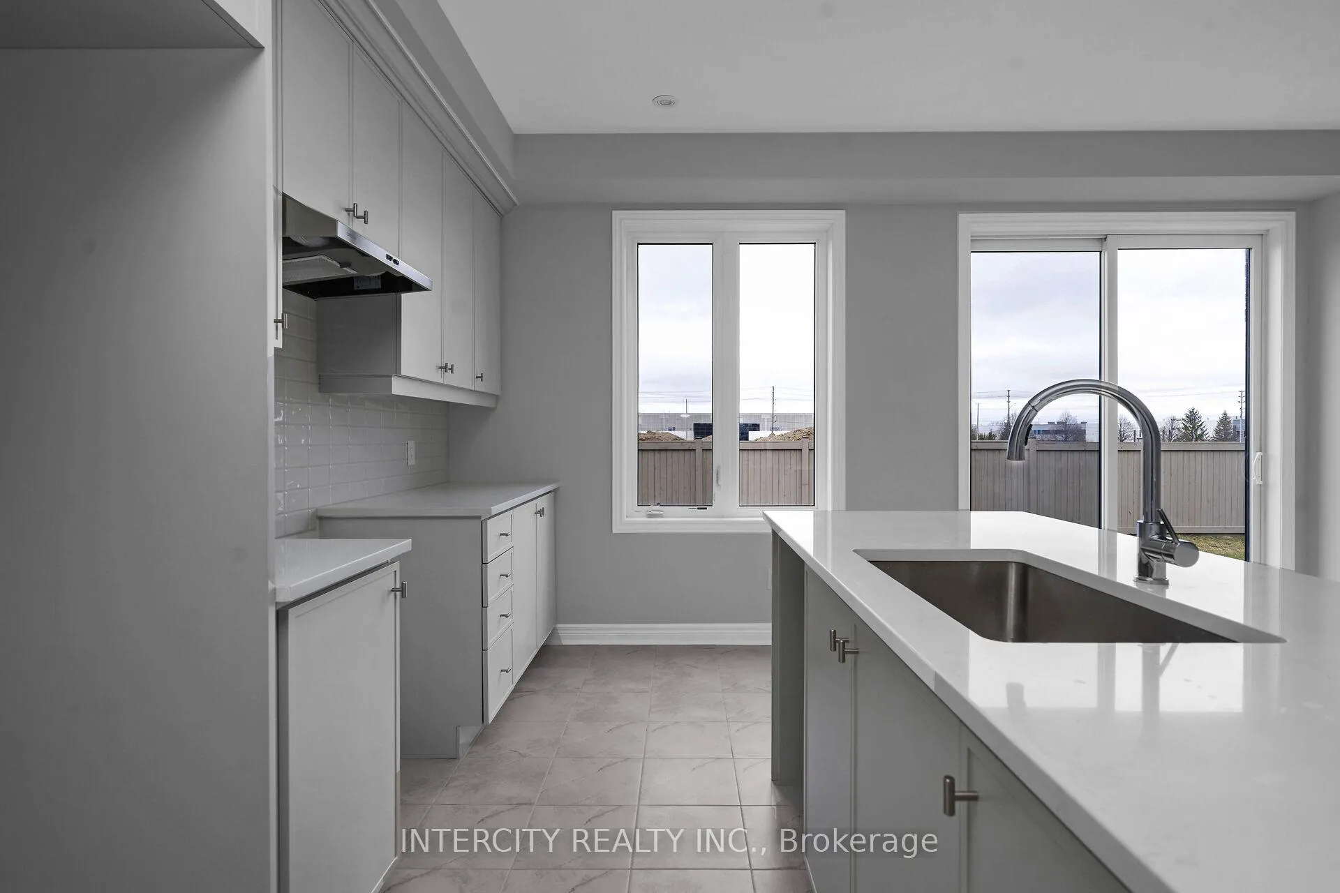 Photo 10 of 162 Mumbai Drive, Markham, Middlefield — HOMEH