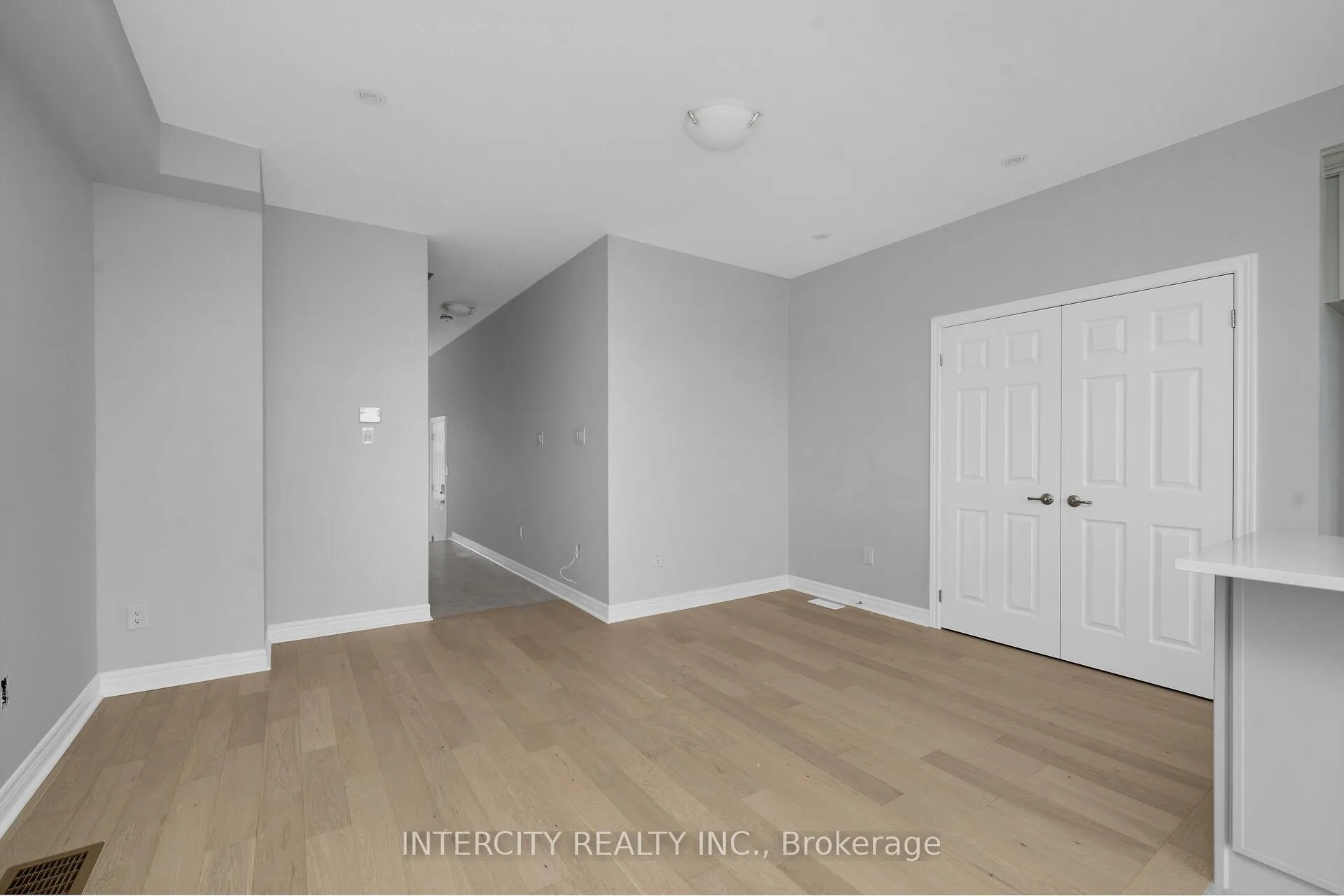 Photo 12 of 162 Mumbai Drive, Markham, Middlefield — HOMEH