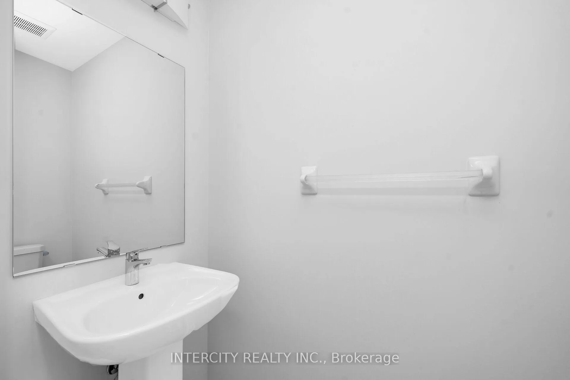 Photo 13 of 162 Mumbai Drive, Markham, Middlefield — HOMEH