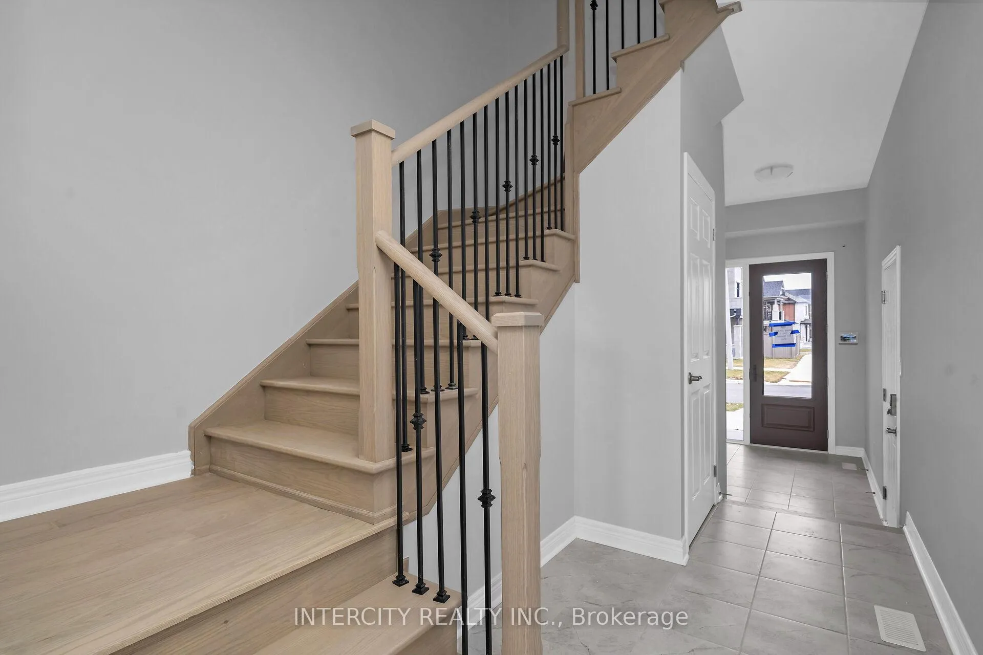 Photo 14 of 162 Mumbai Drive, Markham, Middlefield — HOMEH