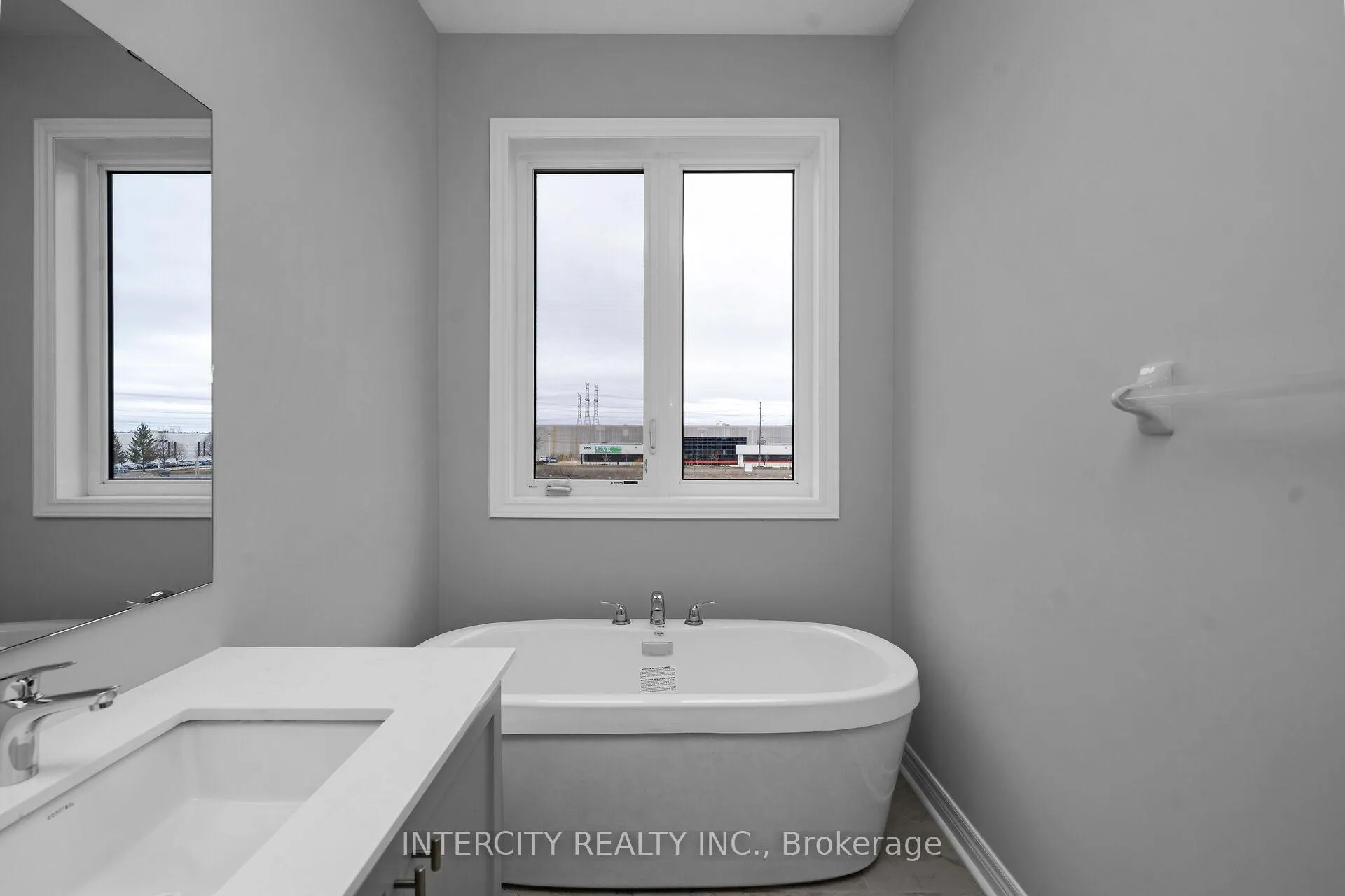 Photo 18 of 162 Mumbai Drive, Markham, Middlefield — HOMEH
