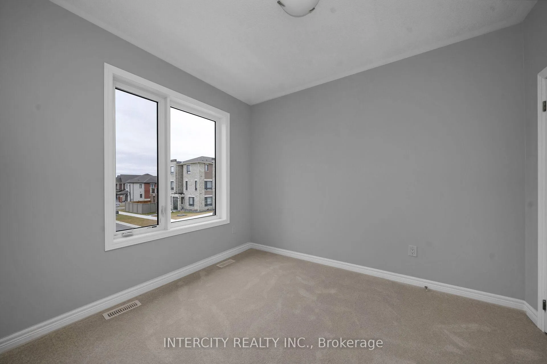 Photo 21 of 162 Mumbai Drive, Markham, Middlefield — HOMEH