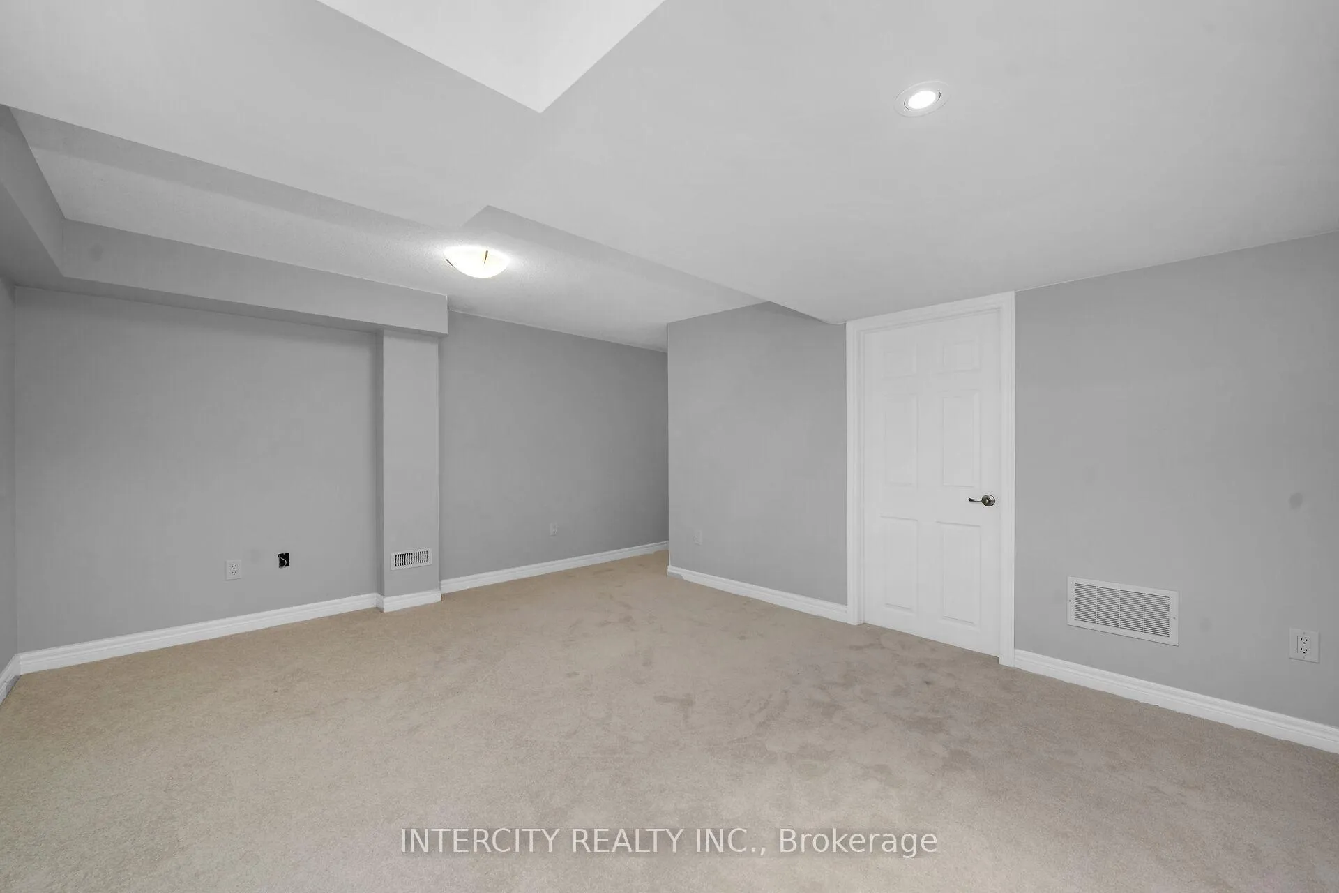 Photo 25 of 162 Mumbai Drive, Markham, Middlefield — HOMEH