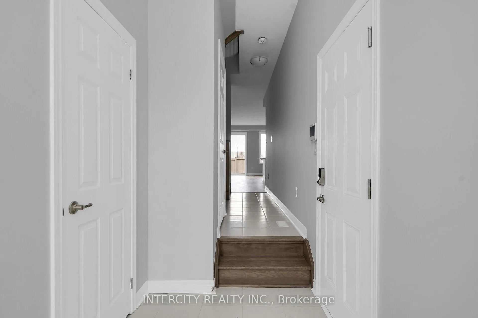 Photo 4 of 184 Mumbai Drive, Markham, Middlefield — HOMEH