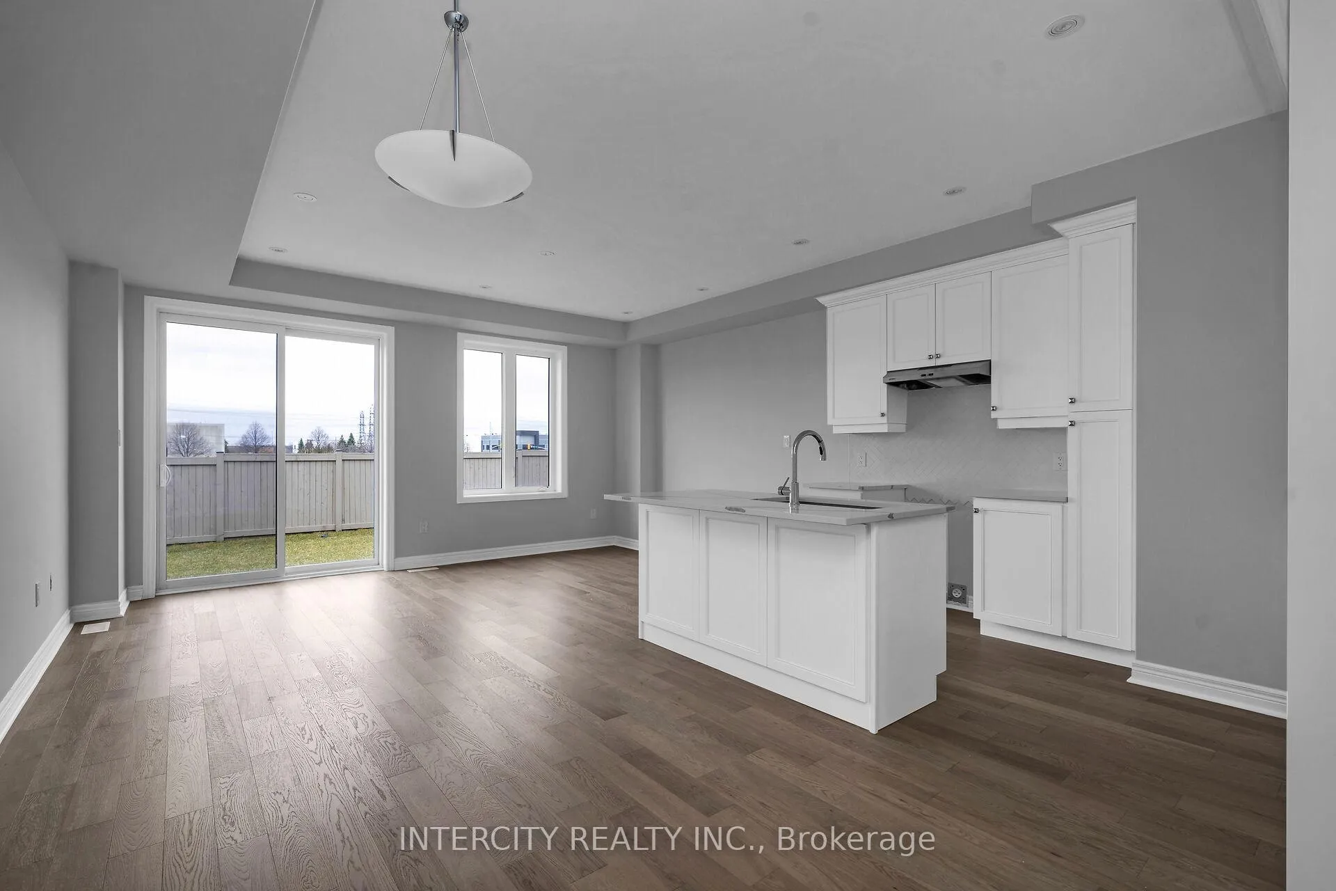 Photo 5 of 184 Mumbai Drive, Markham, Middlefield — HOMEH
