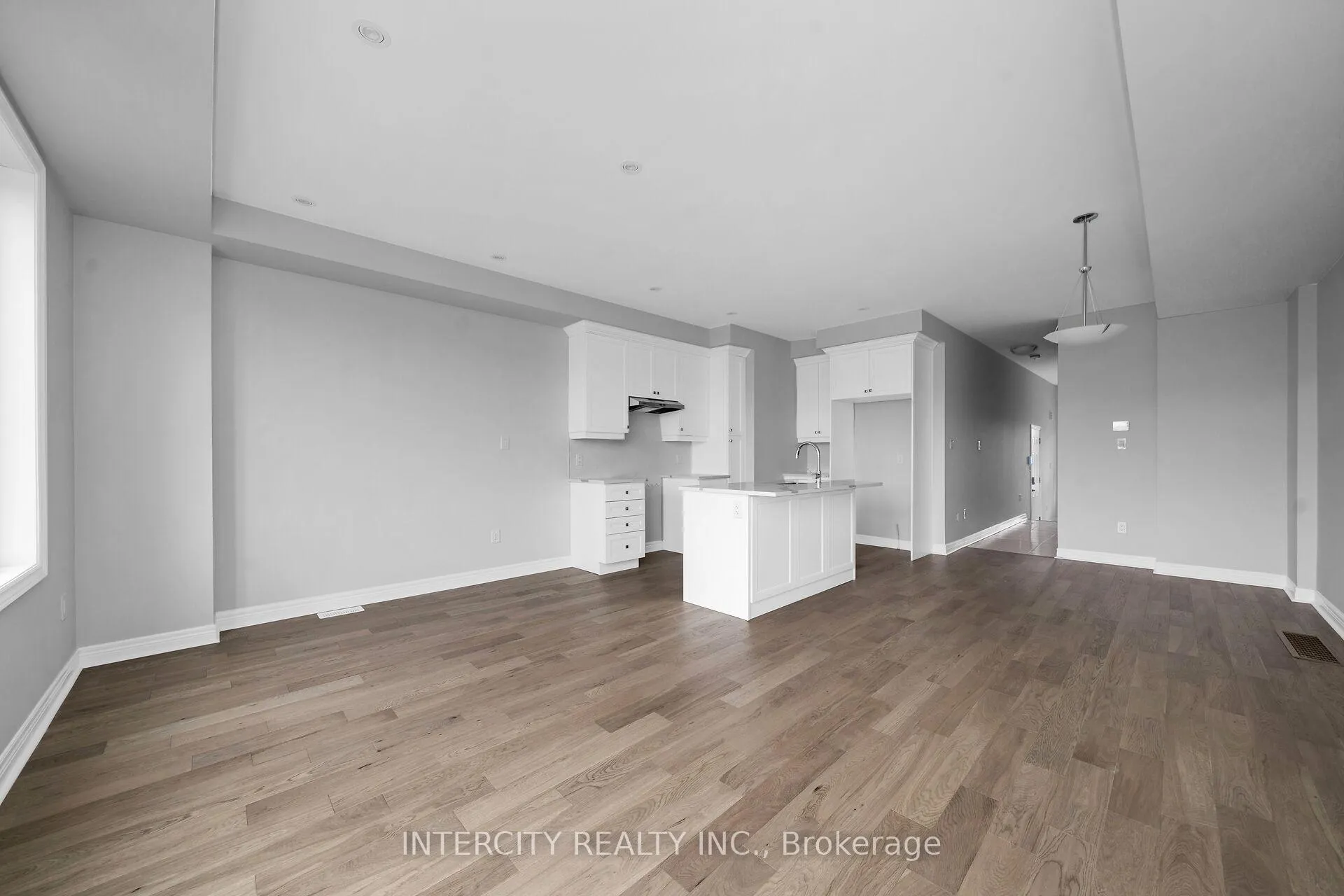 Photo 6 of 184 Mumbai Drive, Markham, Middlefield — HOMEH