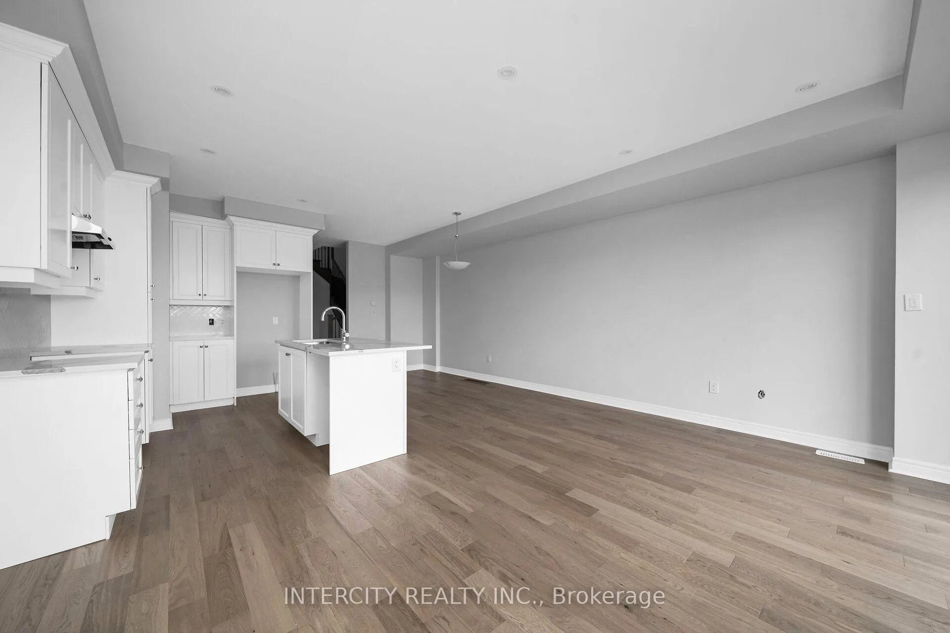 Photo 7 of 184 Mumbai Drive, Markham, Middlefield — HOMEH