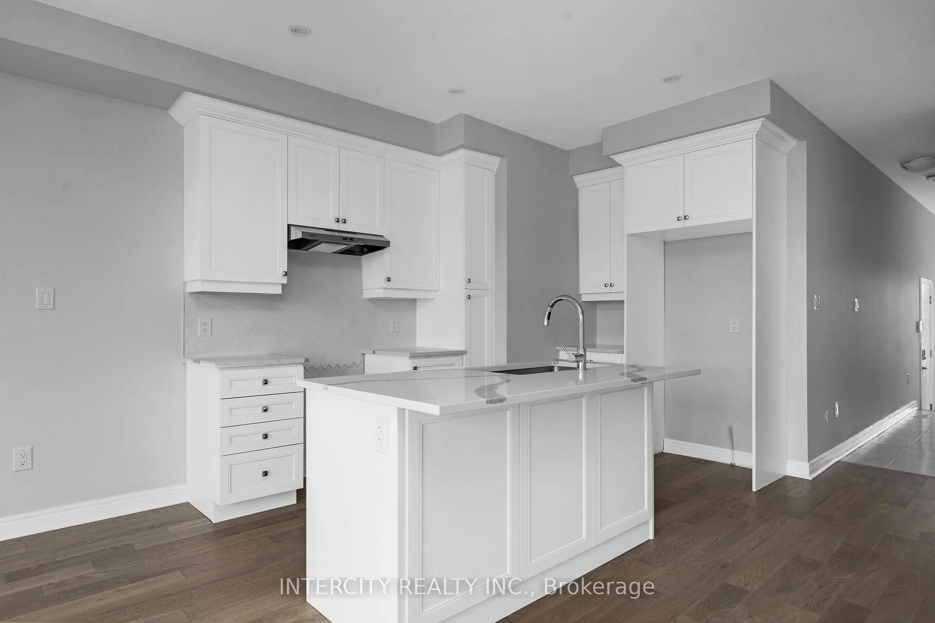 Photo 8 of 184 Mumbai Drive, Markham, Middlefield — HOMEH