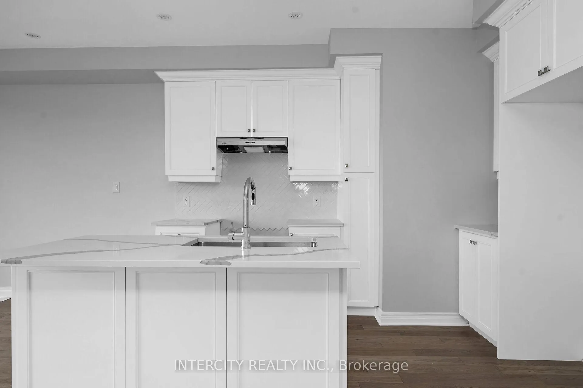 Photo 9 of 184 Mumbai Drive, Markham, Middlefield — HOMEH