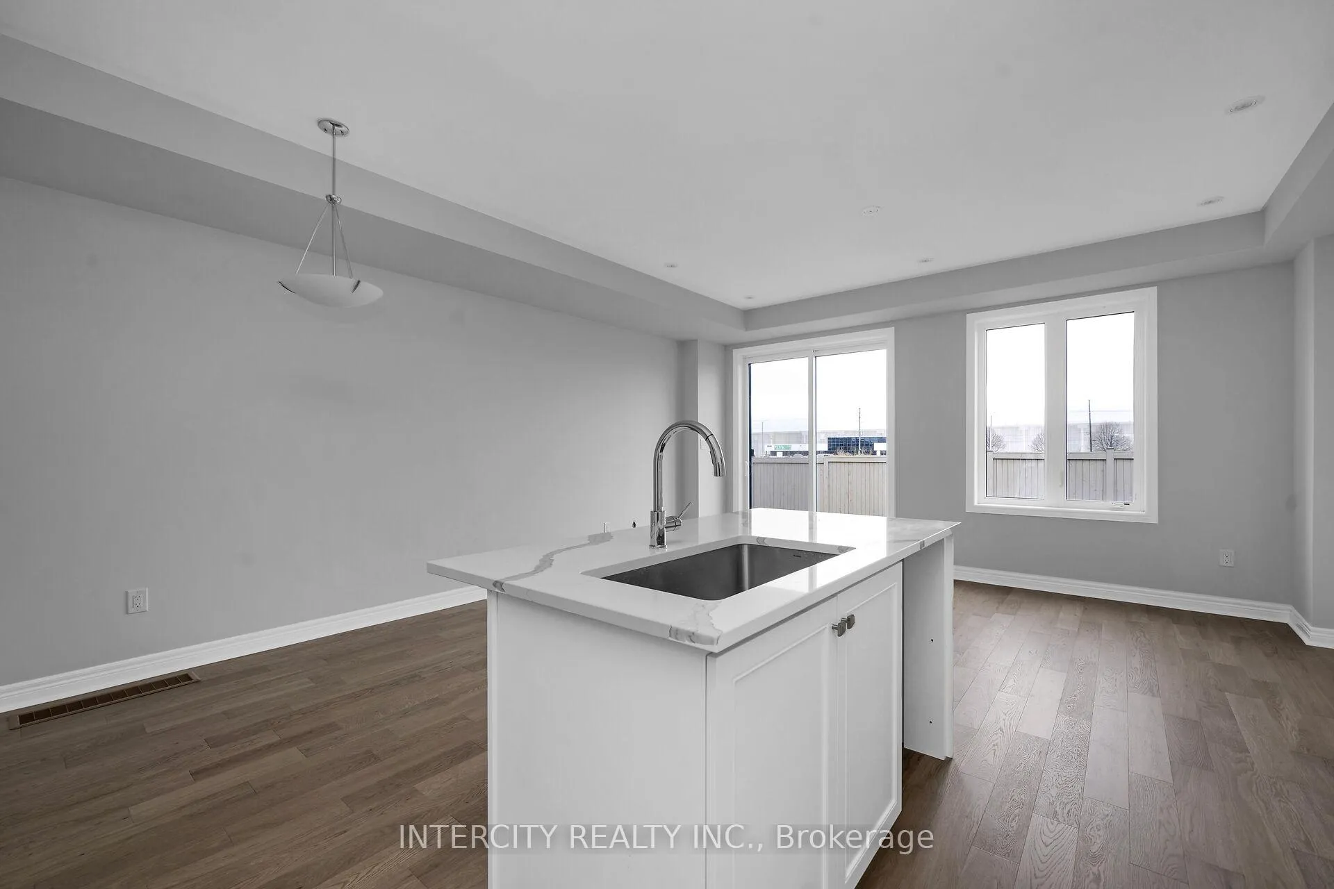 Photo 10 of 184 Mumbai Drive, Markham, Middlefield — HOMEH