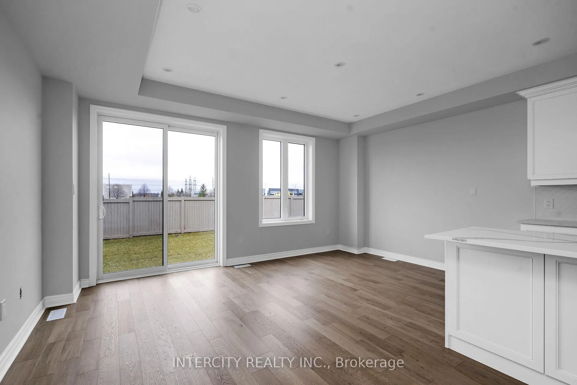 Photo 12 of 184 Mumbai Drive, Markham, Middlefield — HOMEH