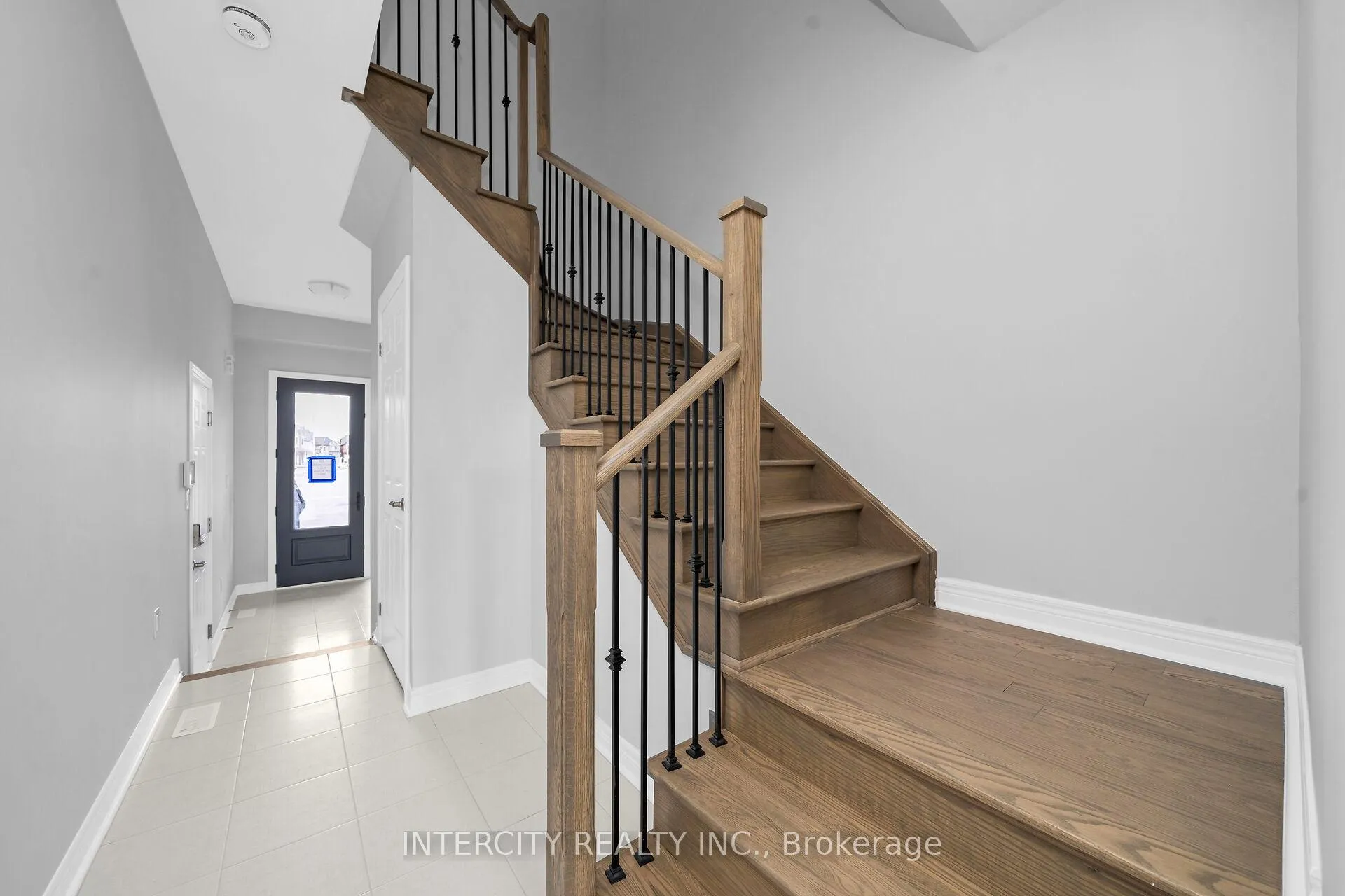 Photo 14 of 184 Mumbai Drive, Markham, Middlefield — HOMEH
