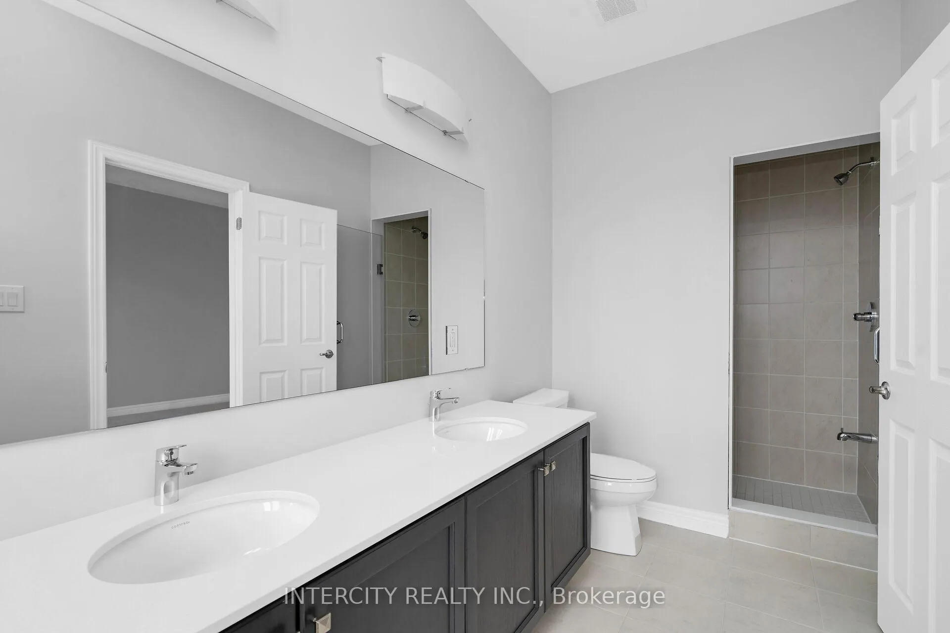 Photo 17 of 184 Mumbai Drive, Markham, Middlefield — HOMEH