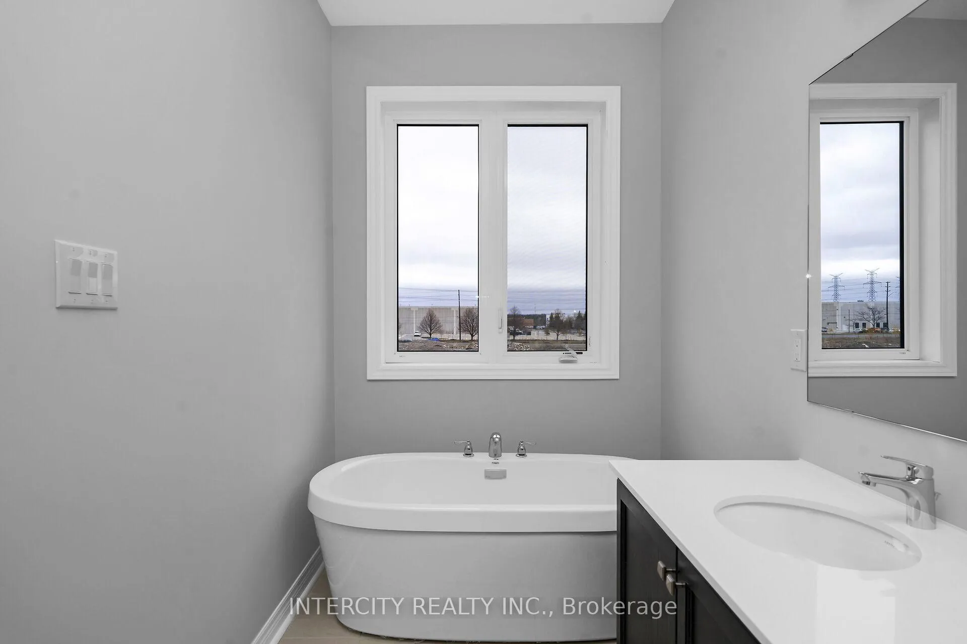 Photo 18 of 184 Mumbai Drive, Markham, Middlefield — HOMEH
