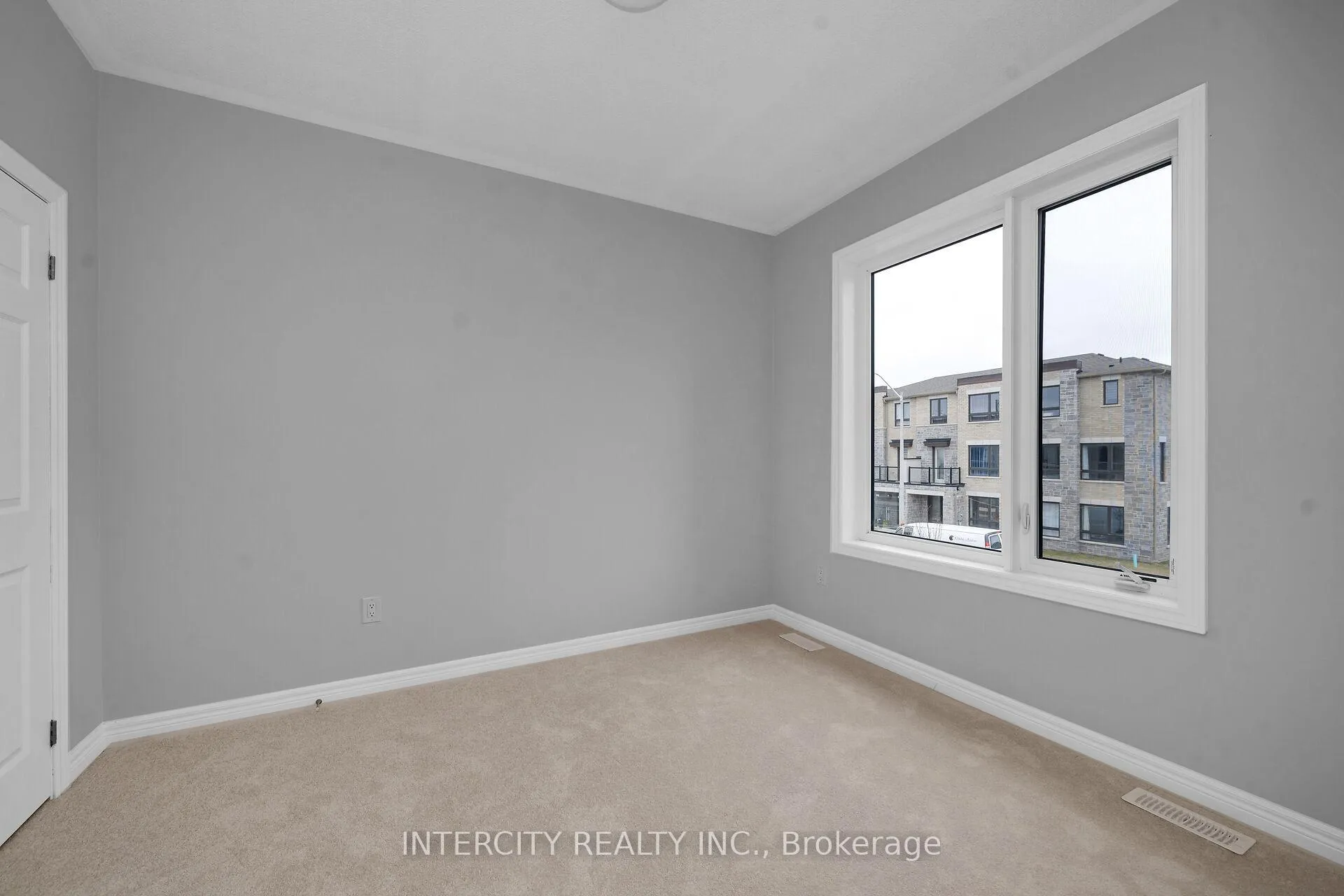 Photo 19 of 184 Mumbai Drive, Markham, Middlefield — HOMEH
