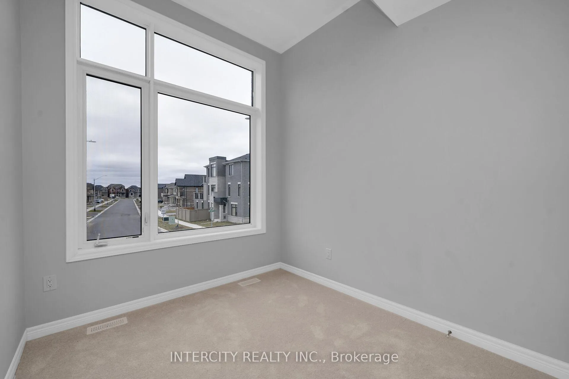 Photo 21 of 184 Mumbai Drive, Markham, Middlefield — HOMEH