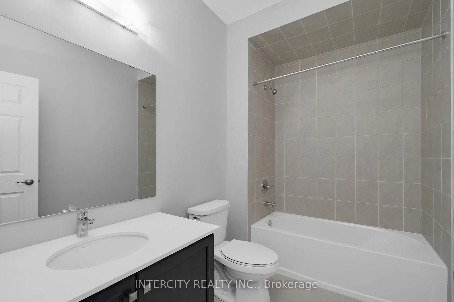 Photo 23 of 184 Mumbai Drive, Markham, Middlefield — HOMEH