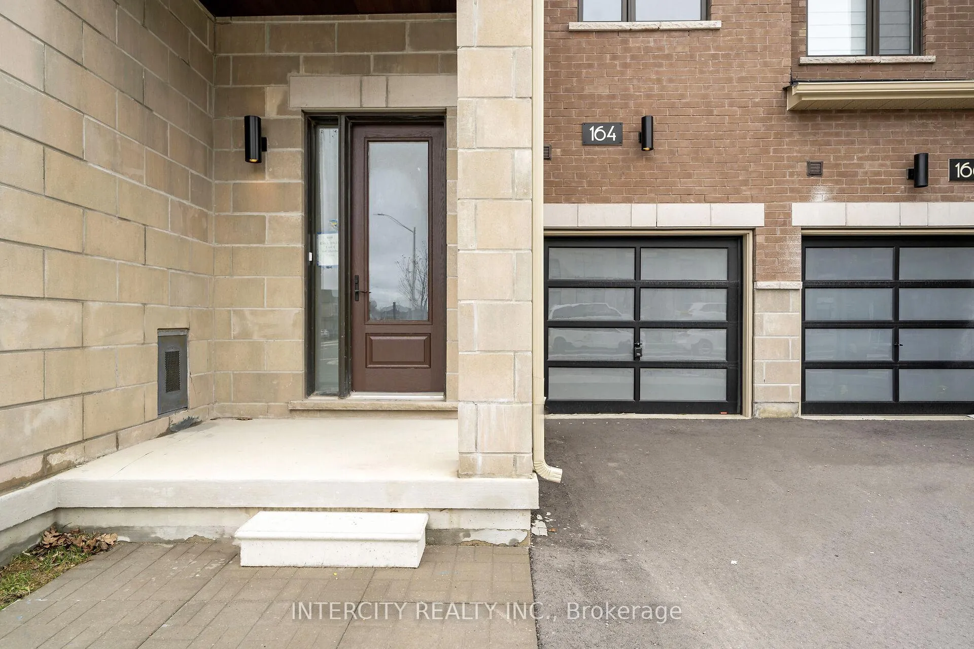 Photo 2 of 164 Mumbai Drive, Markham, Middlefield — HOMEH