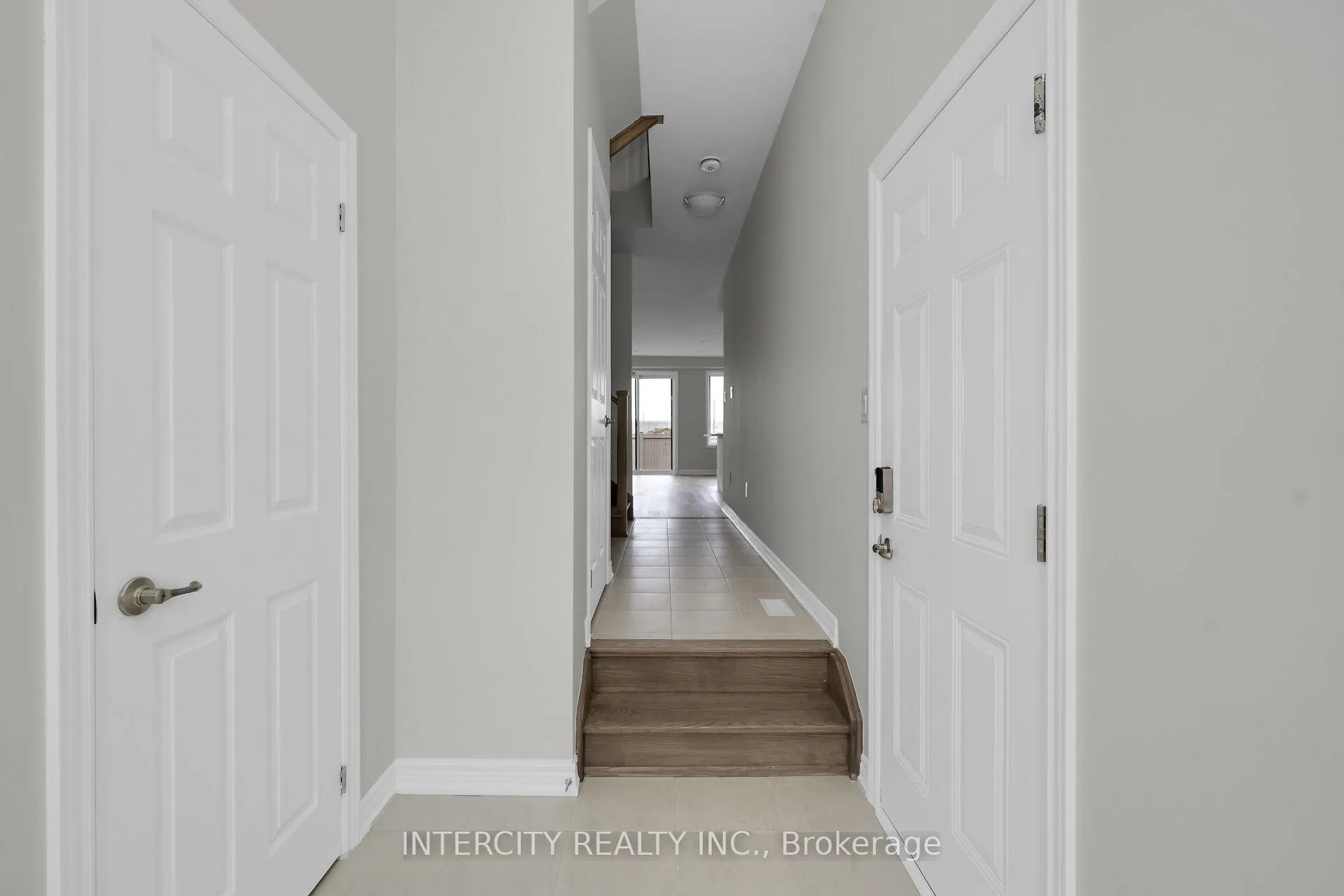 Photo 4 of 164 Mumbai Drive, Markham, Middlefield — HOMEH