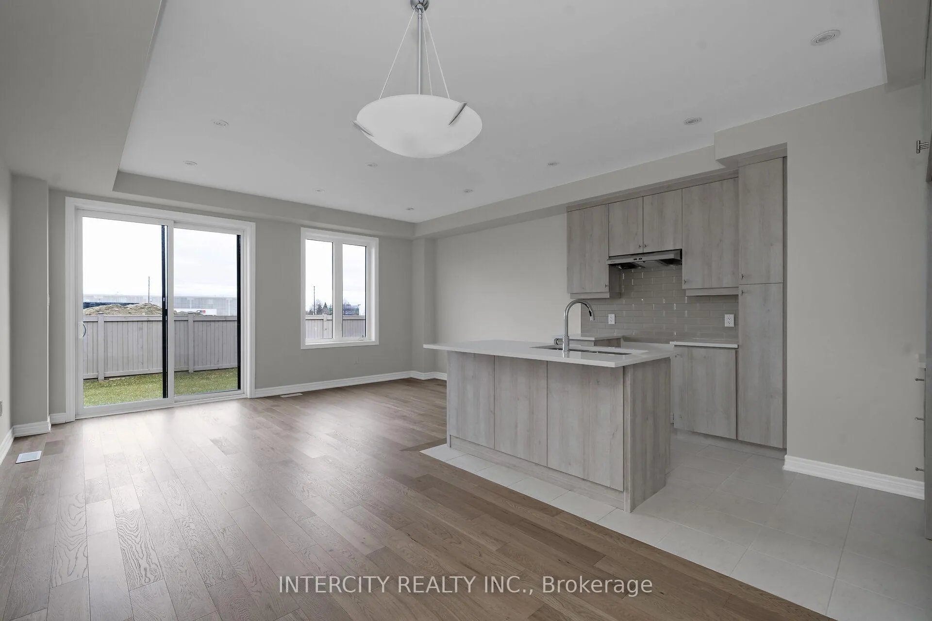 Photo 5 of 164 Mumbai Drive, Markham, Middlefield — HOMEH