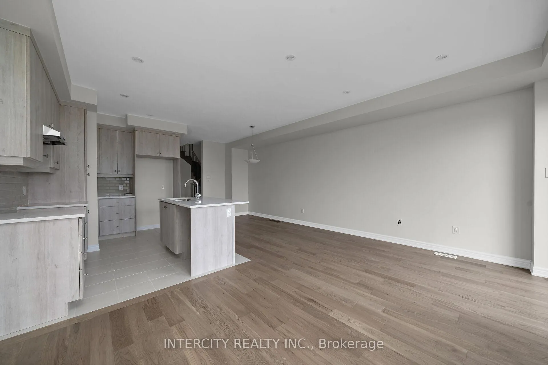 Photo 7 of 164 Mumbai Drive, Markham, Middlefield — HOMEH