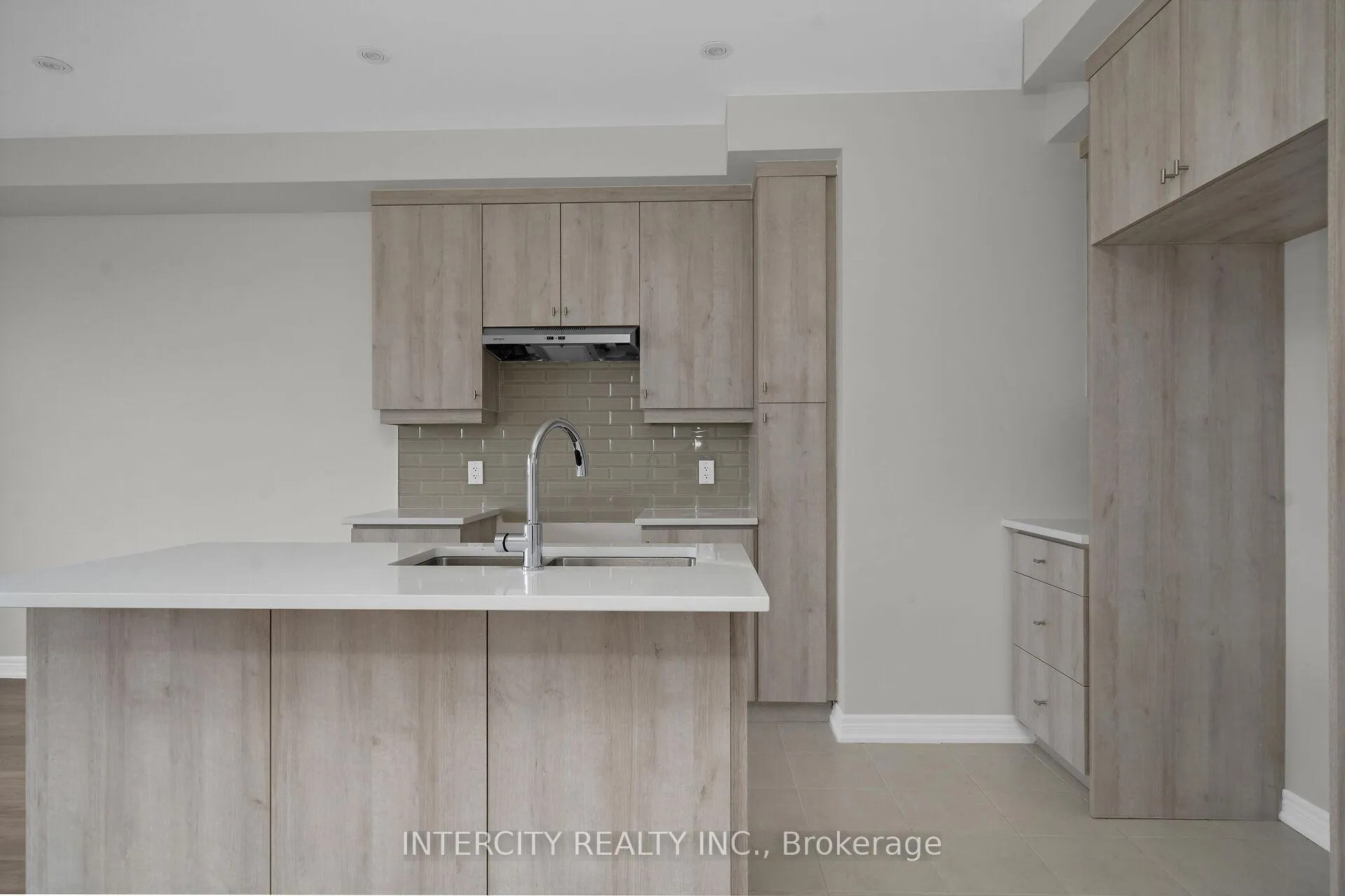 Photo 9 of 164 Mumbai Drive, Markham, Middlefield — HOMEH