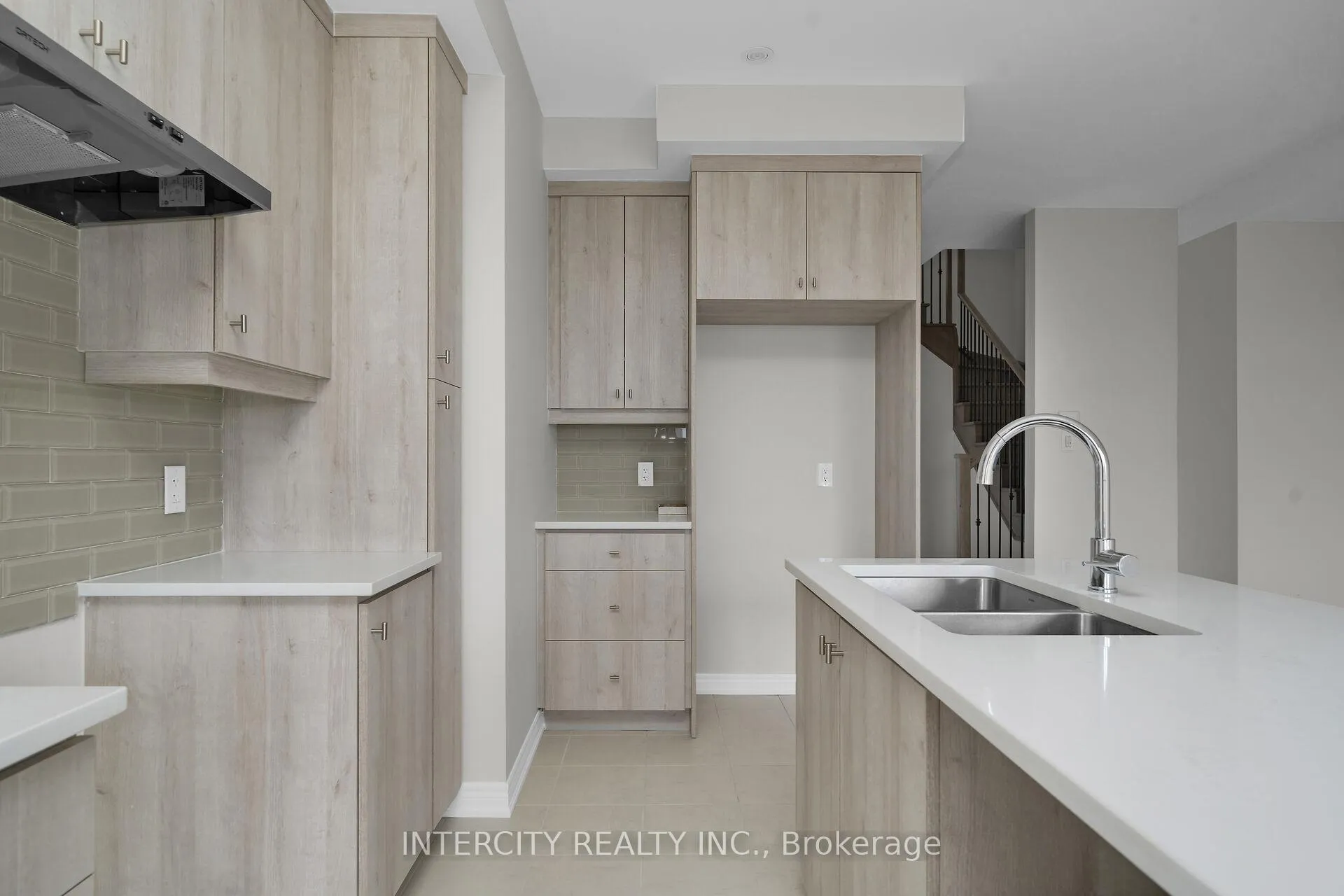 Photo 10 of 164 Mumbai Drive, Markham, Middlefield — HOMEH