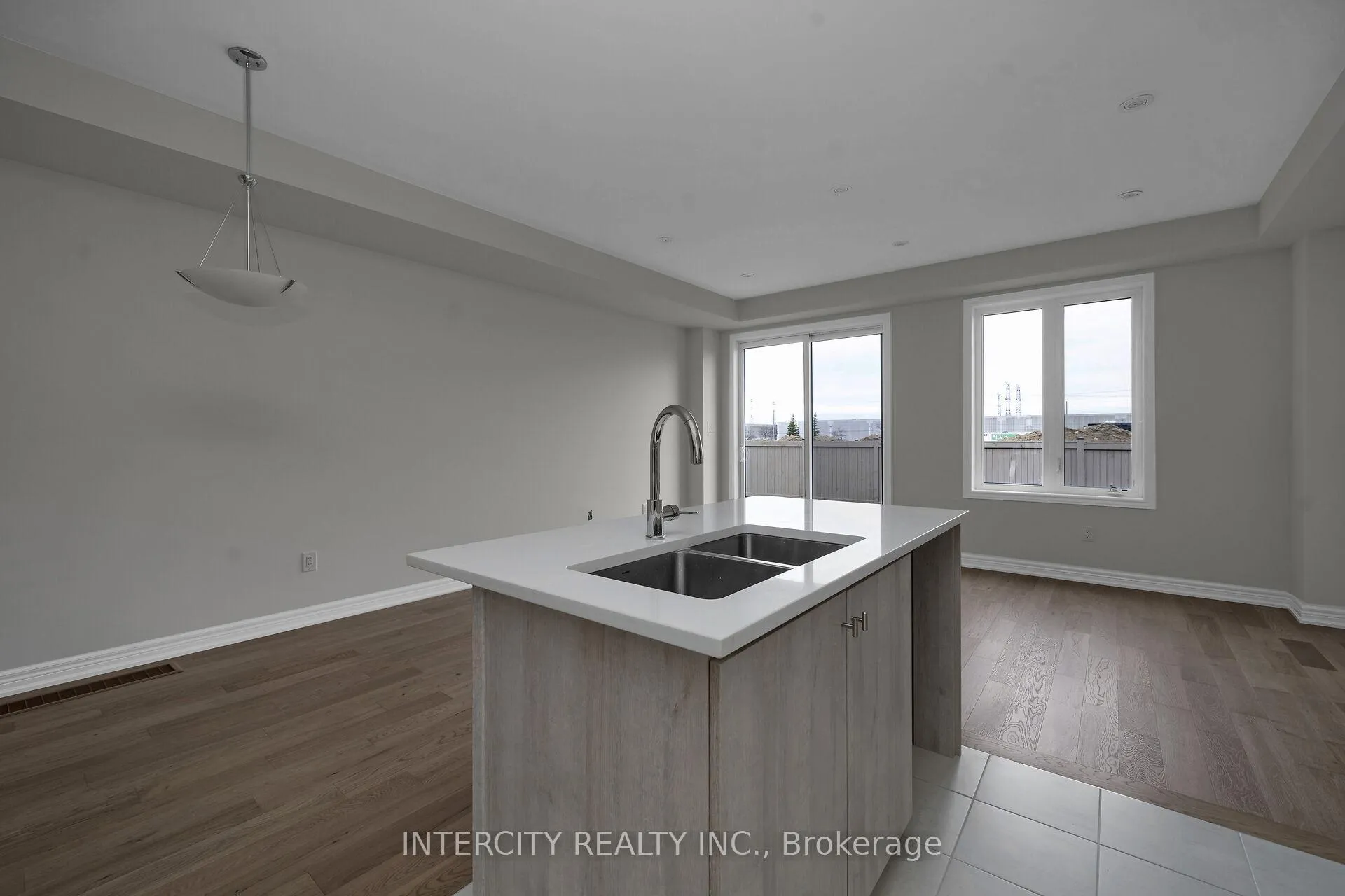 Photo 11 of 164 Mumbai Drive, Markham, Middlefield — HOMEH