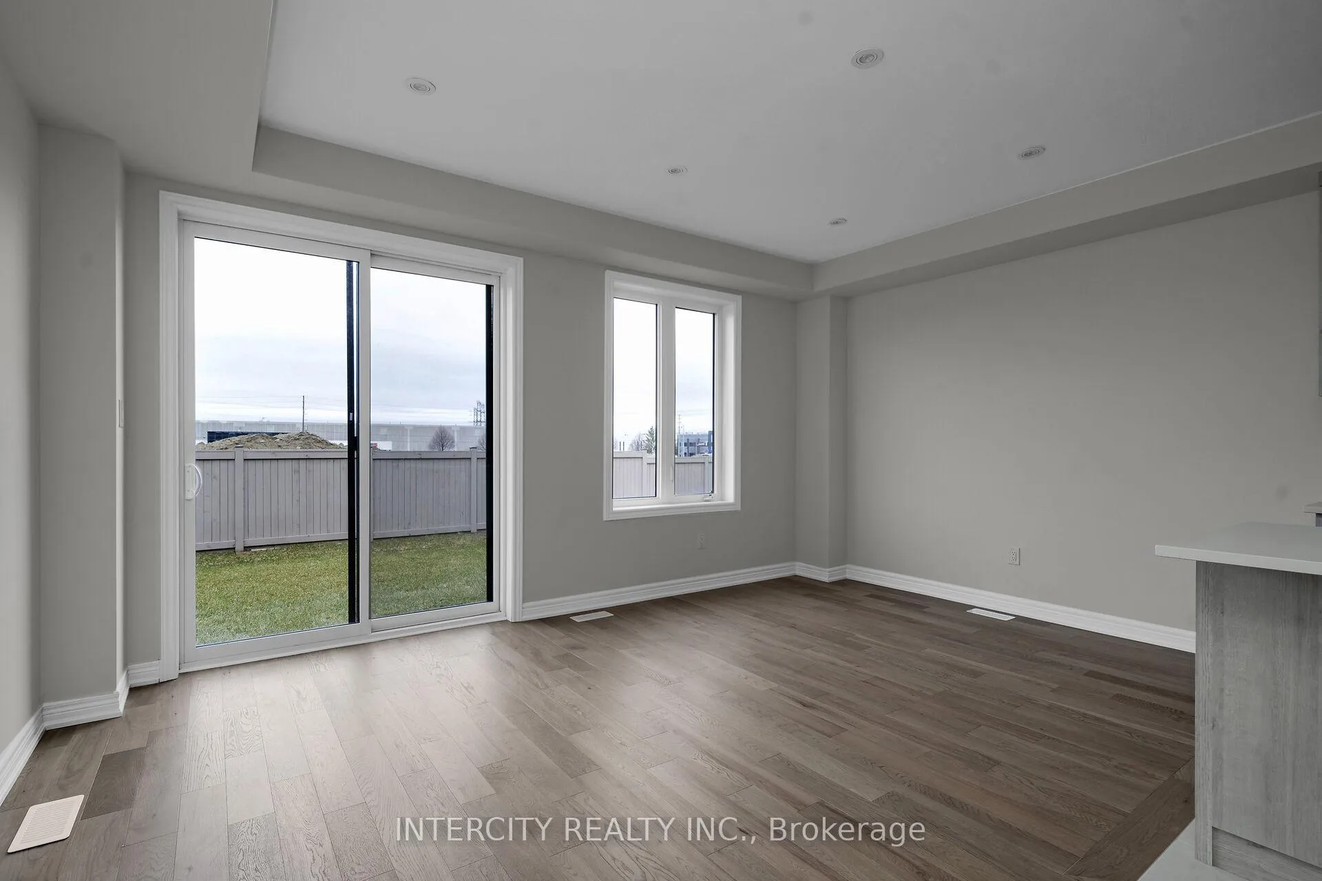 Photo 12 of 164 Mumbai Drive, Markham, Middlefield — HOMEH