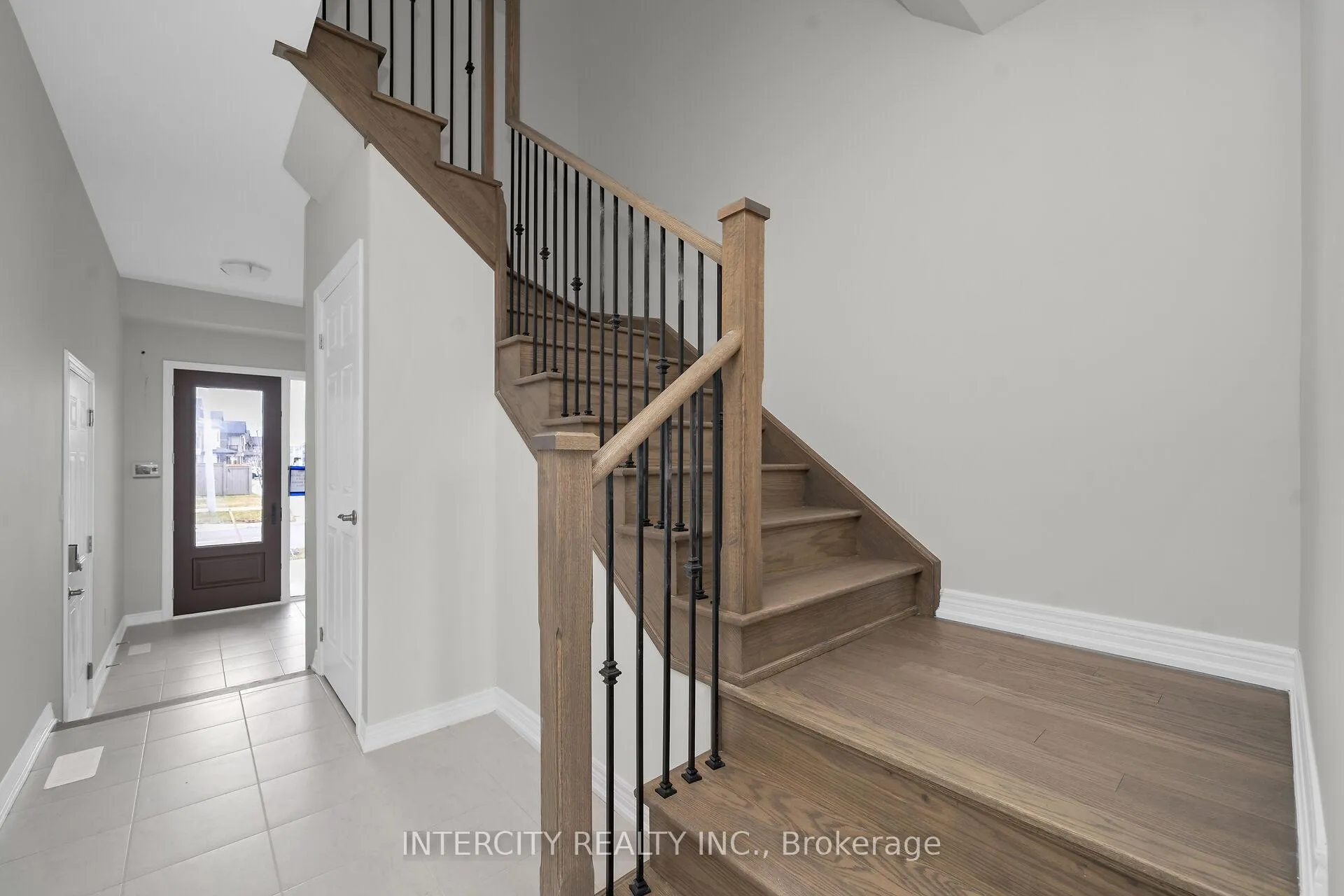Photo 14 of 164 Mumbai Drive, Markham, Middlefield — HOMEH