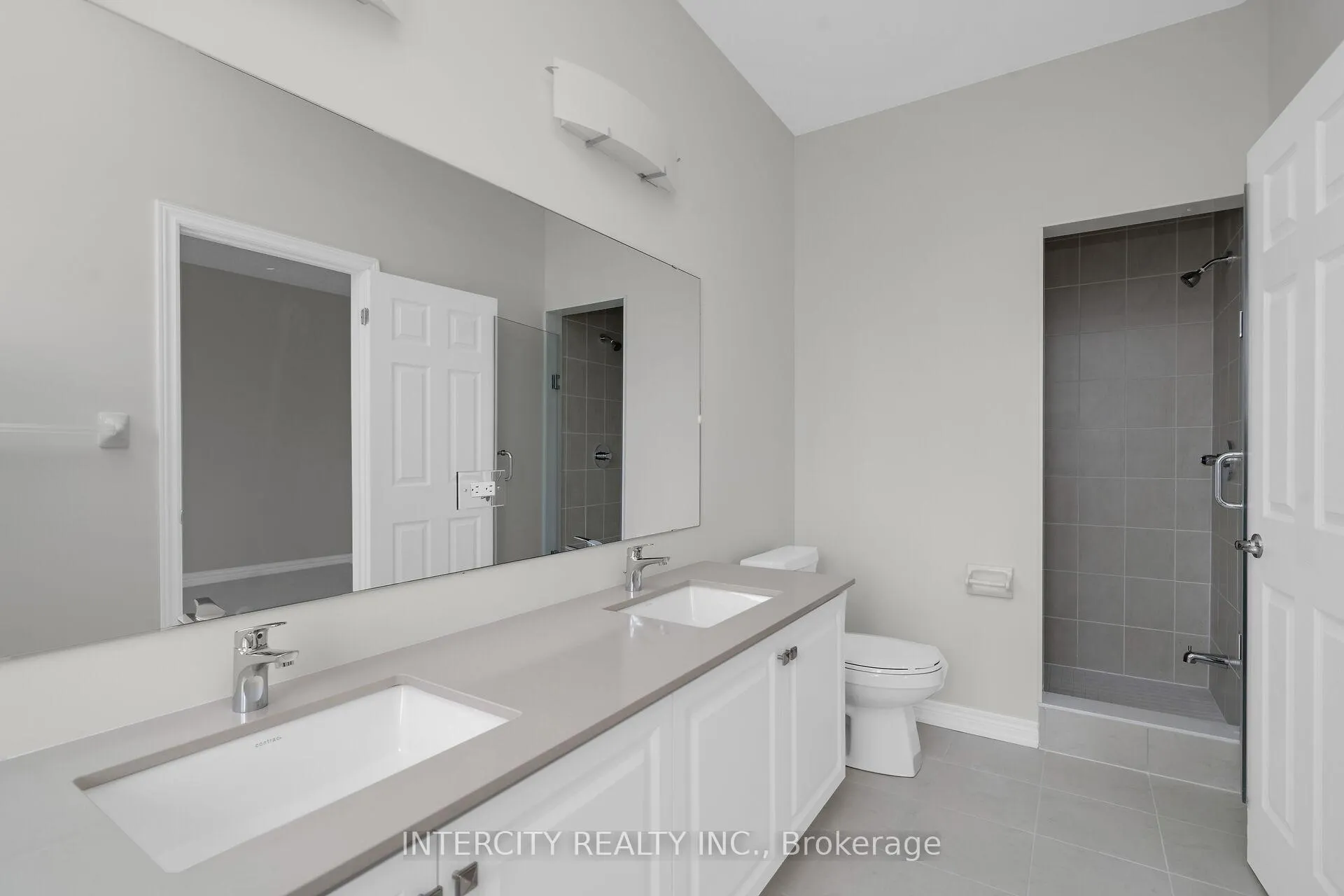 Photo 17 of 164 Mumbai Drive, Markham, Middlefield — HOMEH