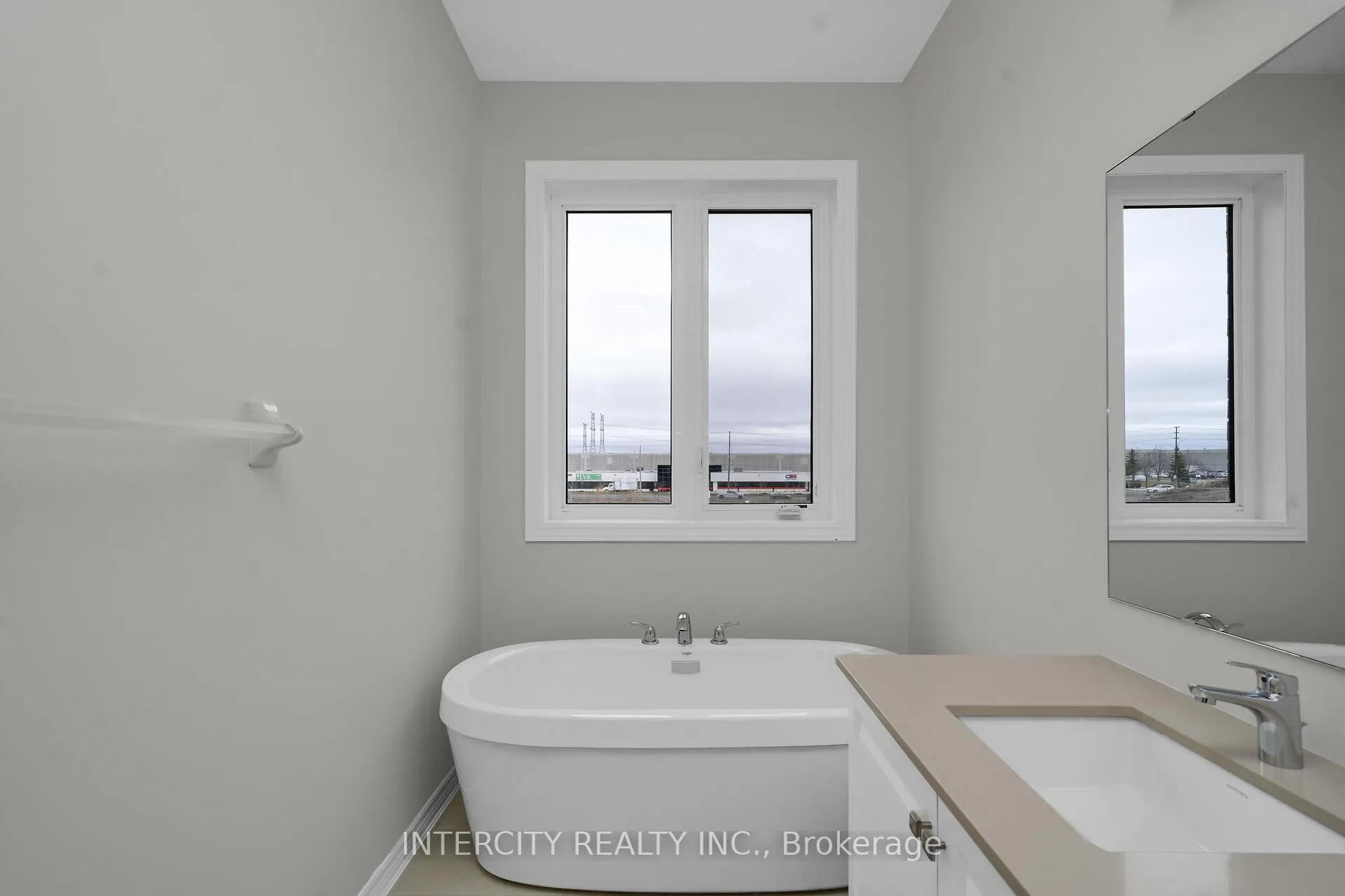 Photo 18 of 164 Mumbai Drive, Markham, Middlefield — HOMEH