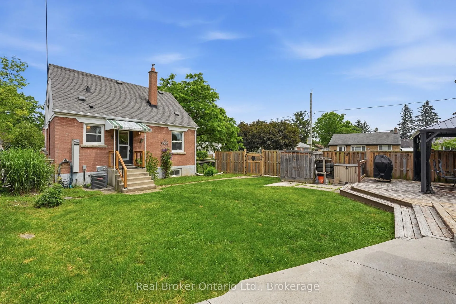 Photo 2 of 1 Janis Court, Hamilton, Dundas — HOMEH