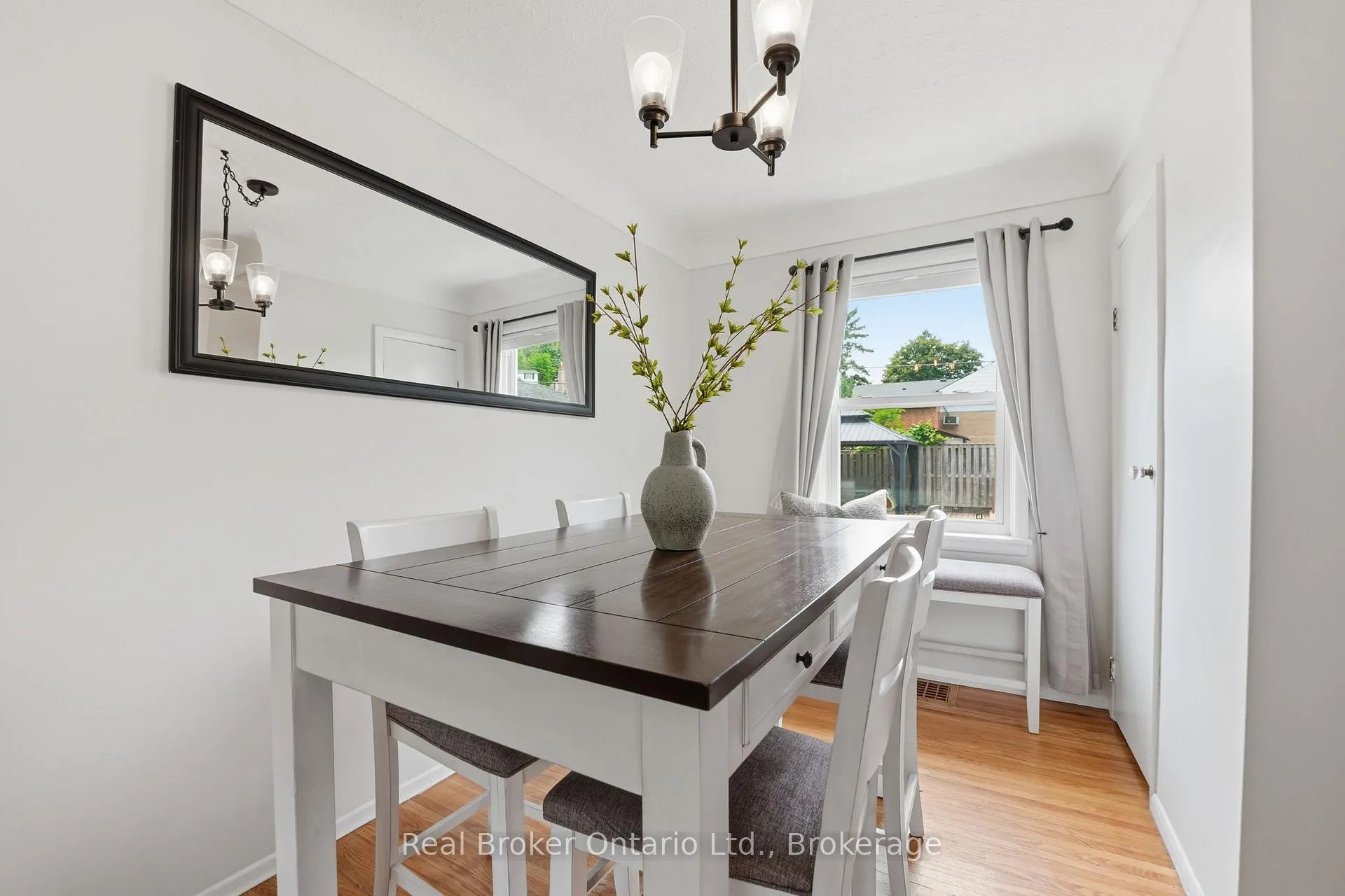 Photo 12 of 1 Janis Court, Hamilton, Dundas — HOMEH