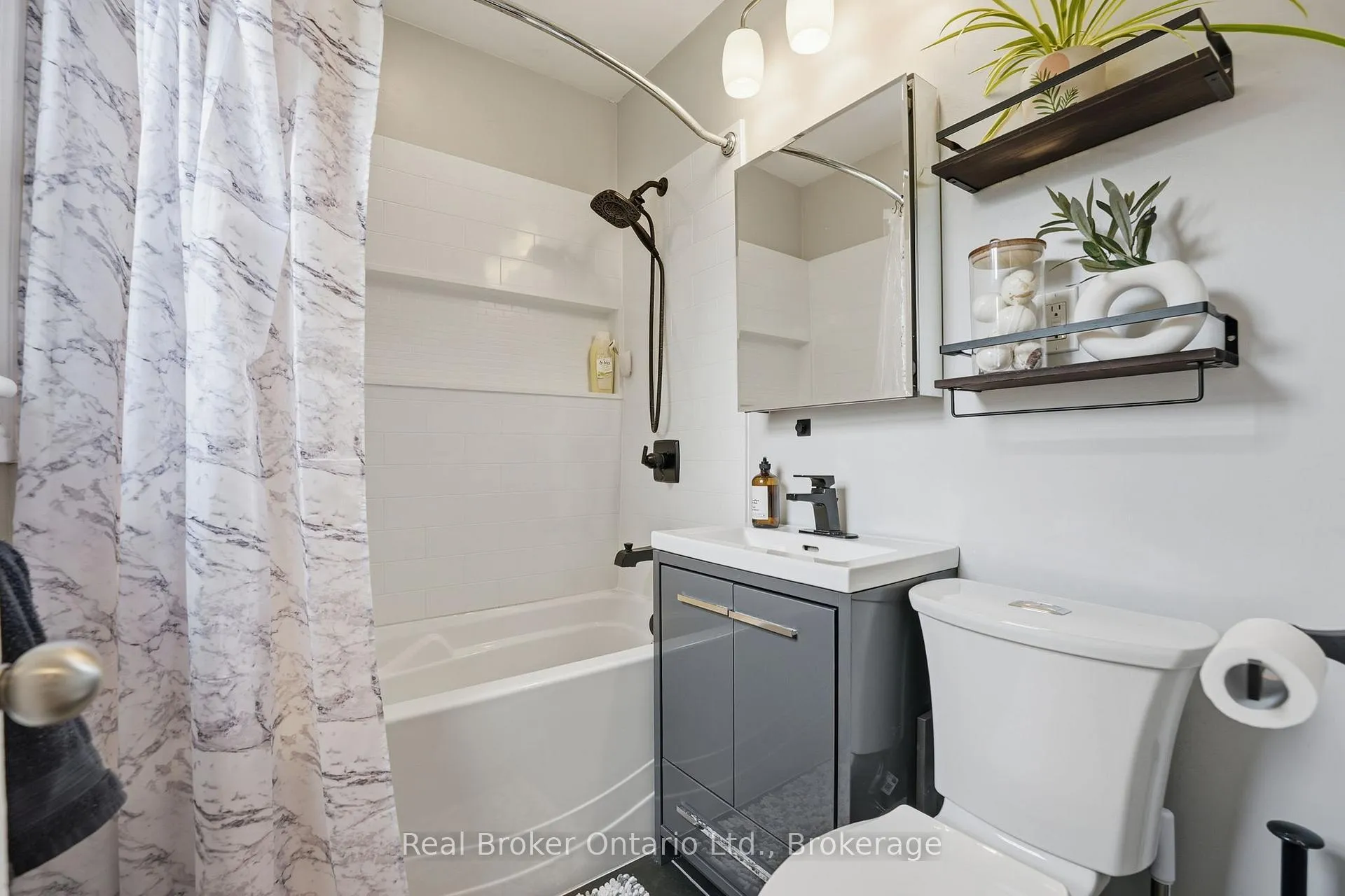 Photo 18 of 1 Janis Court, Hamilton, Dundas — HOMEH