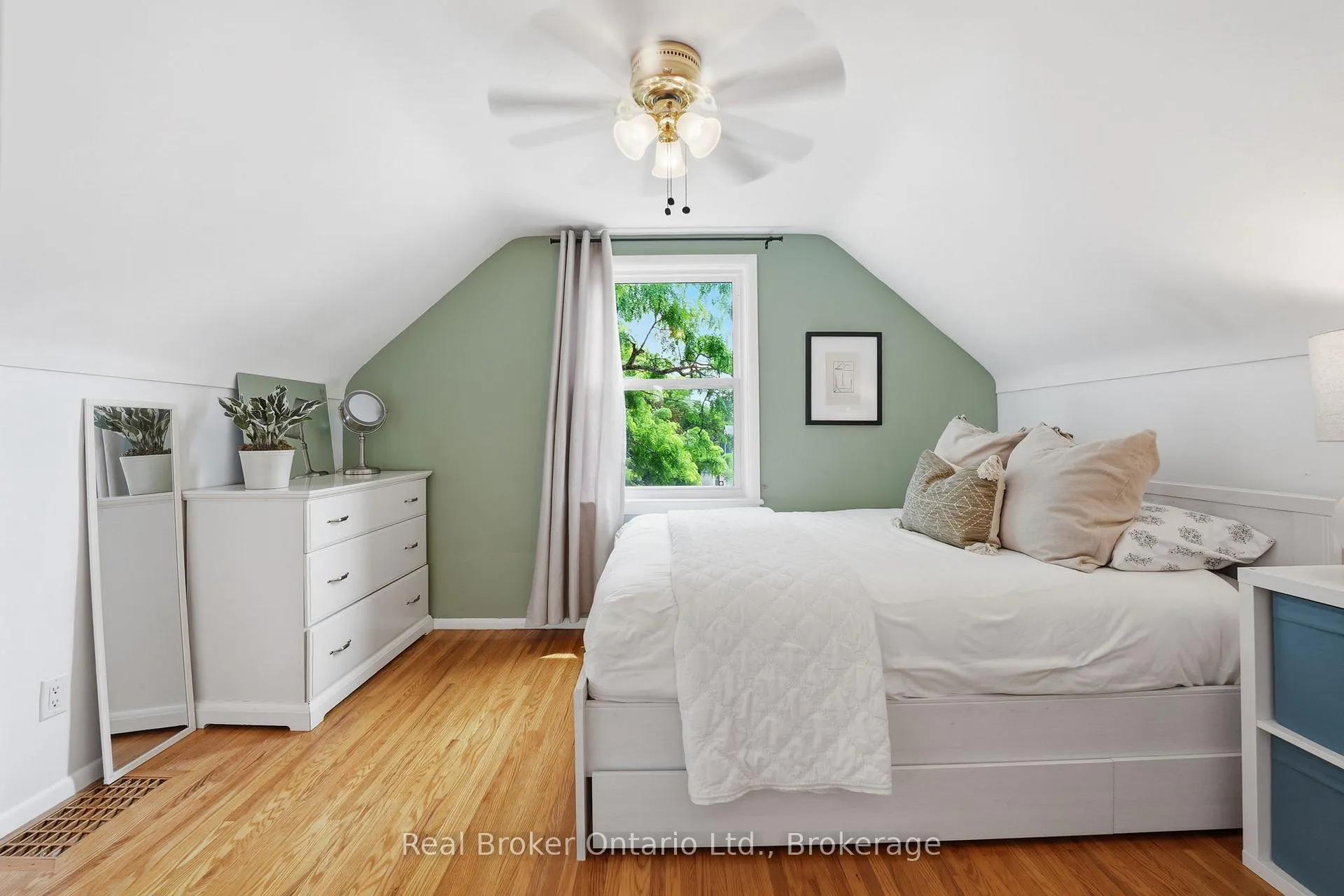Photo 23 of 1 Janis Court, Hamilton, Dundas — HOMEH